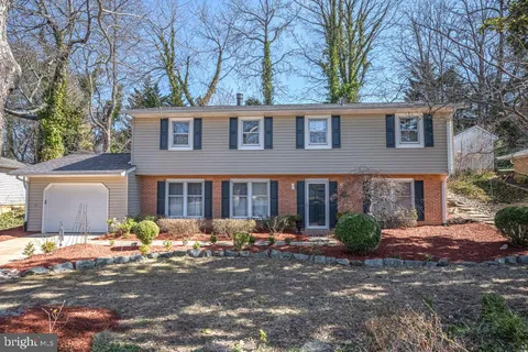 6107 Holly Tree Drive, Alexandria, VA MLS: VAFX2231764