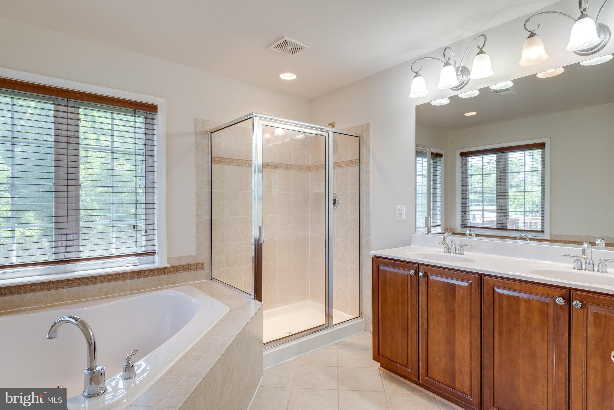 LOWES ISLAND/CASCADES - Residential