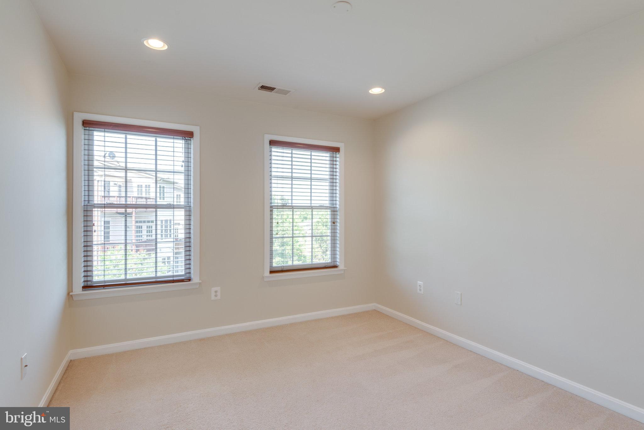 LOWES ISLAND/CASCADES - Residential