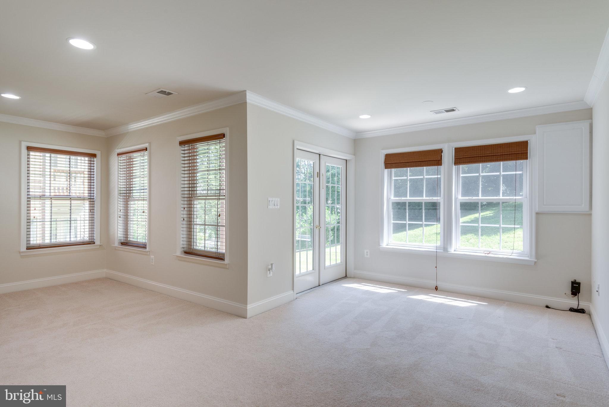 LOWES ISLAND/CASCADES - Residential