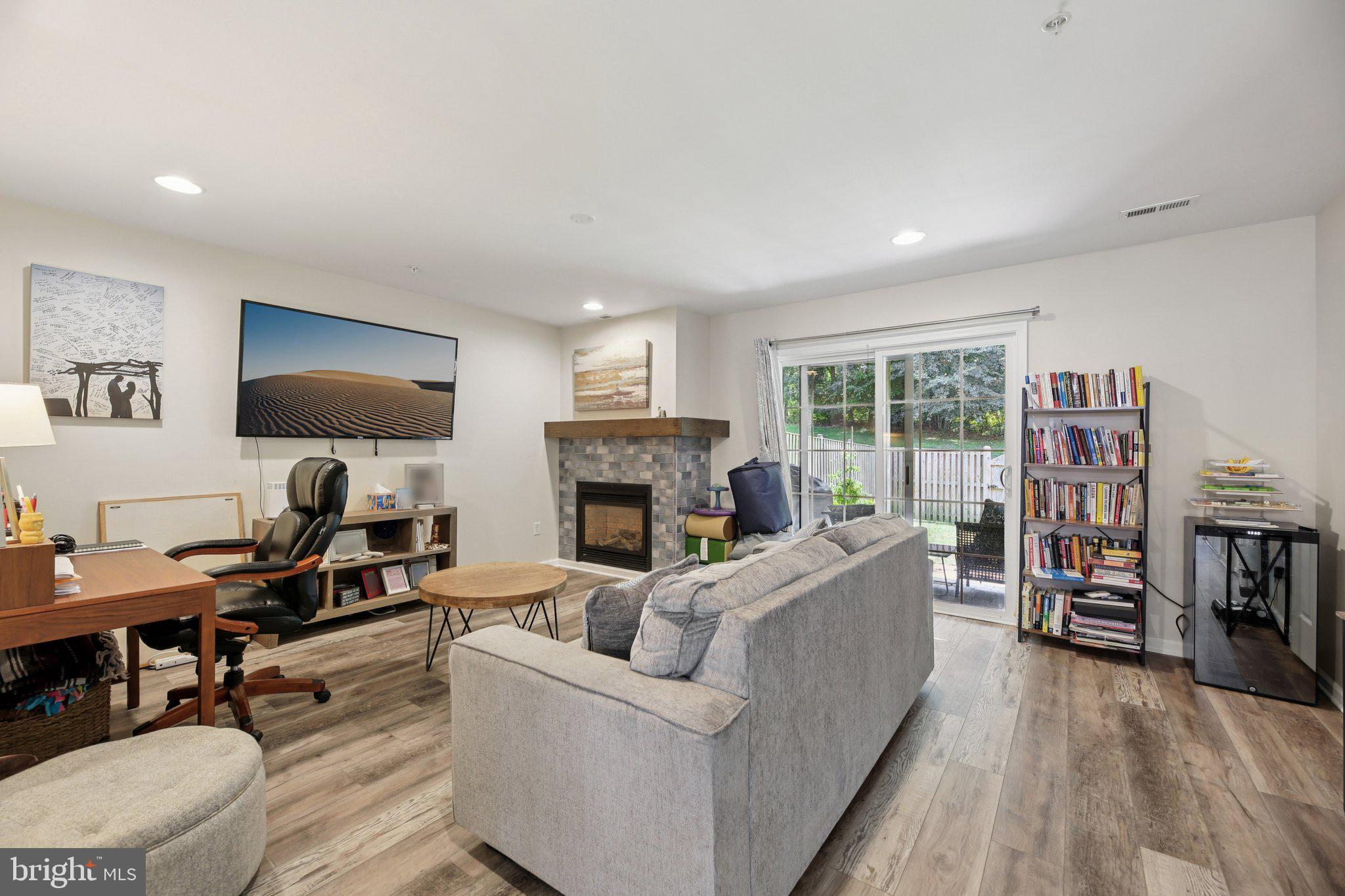 1017 MEANDERING WAY
