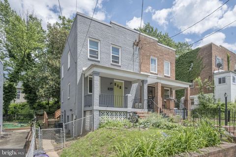 561 45TH STREET NE WASHINGTON DC 20019