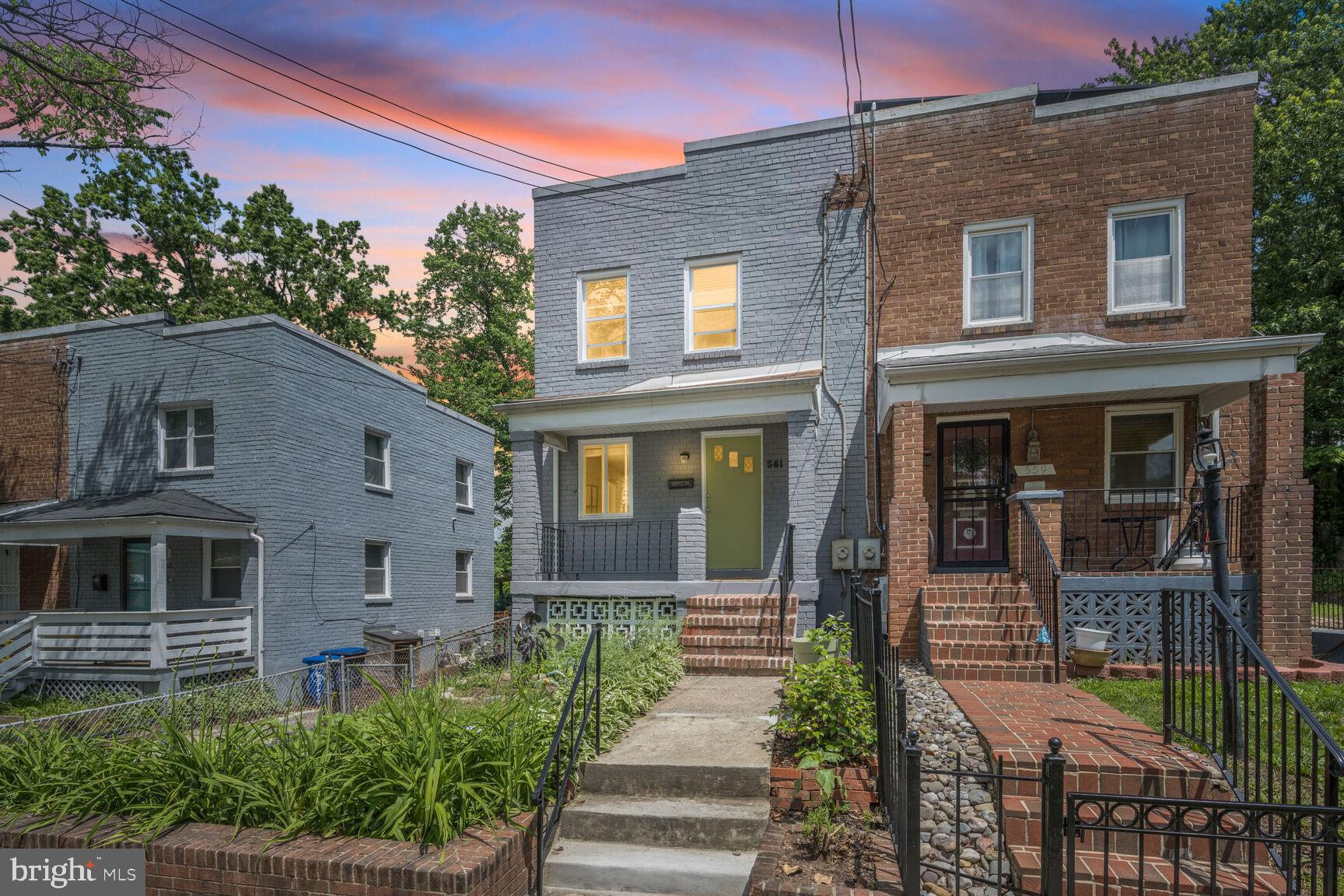 561 45TH STREET NE
