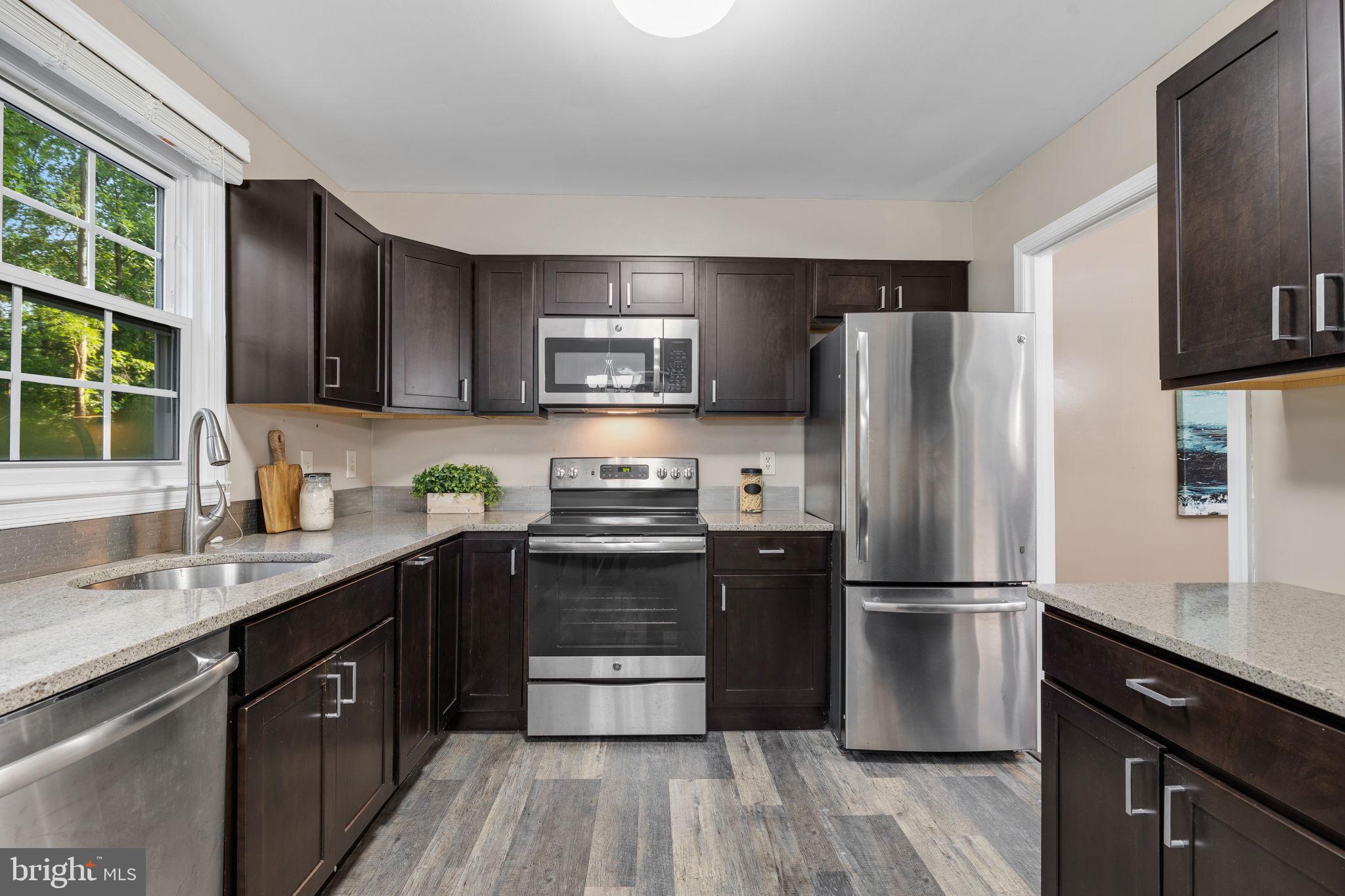 LAKEPOINTE - Residential