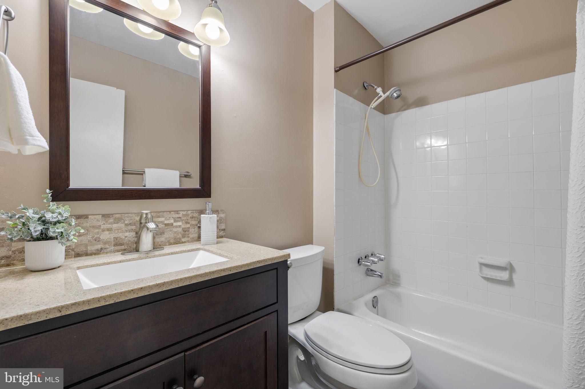 LAKEPOINTE - Residential