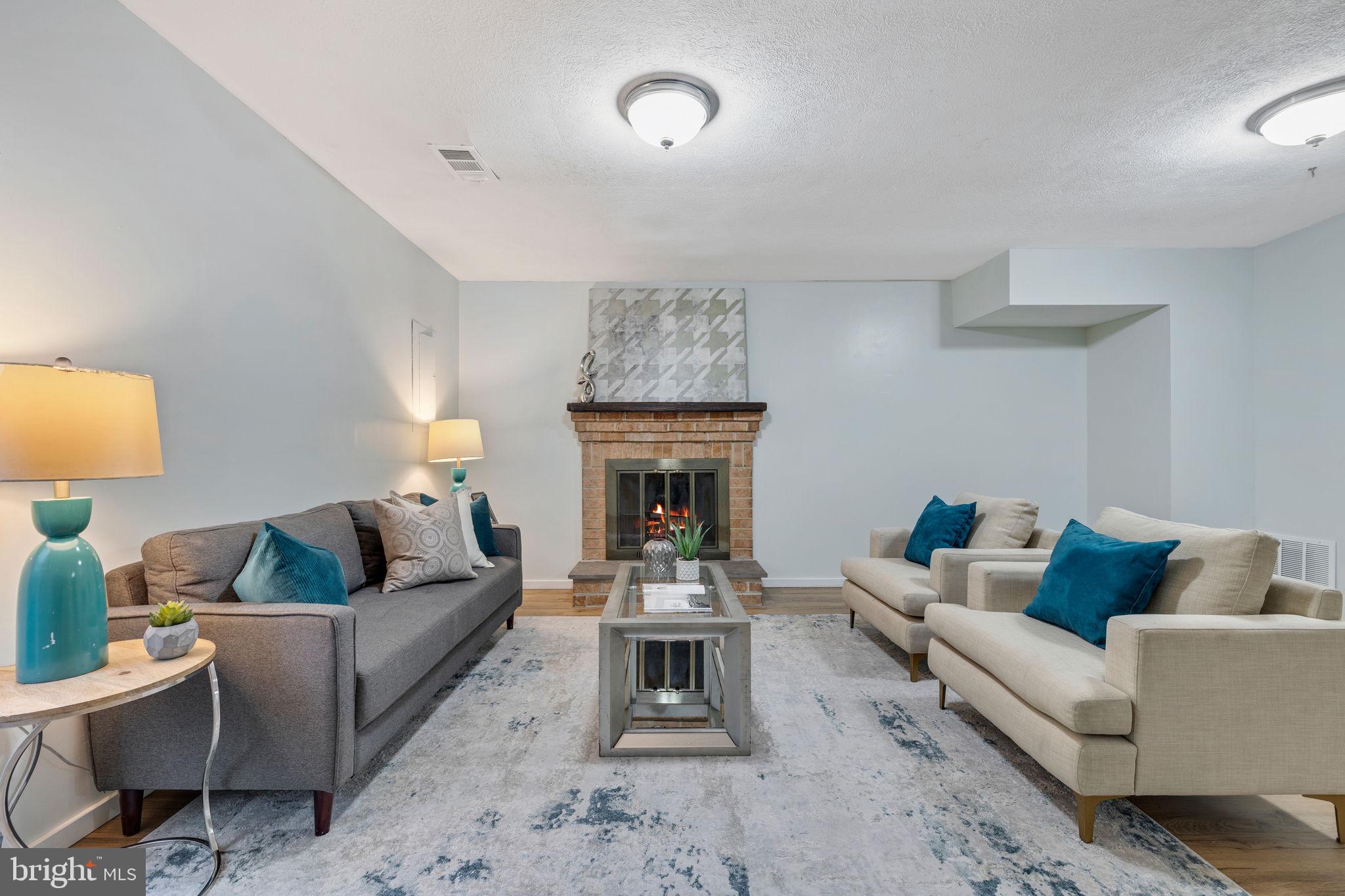 LAKEPOINTE - Residential