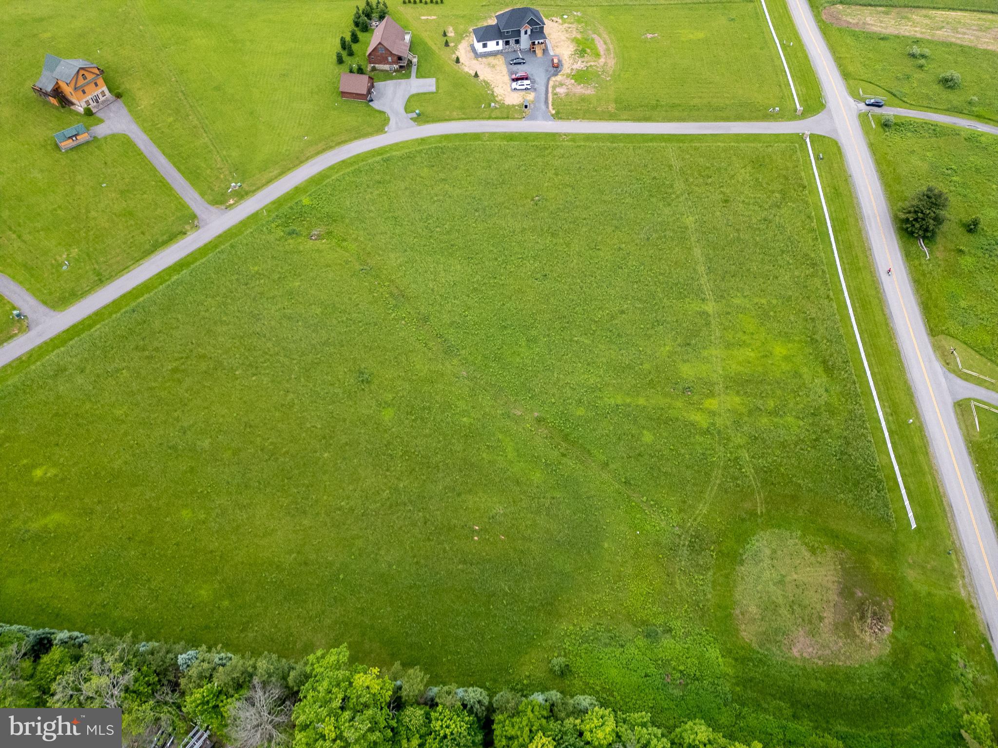 WATERFRONT GREENS - Land