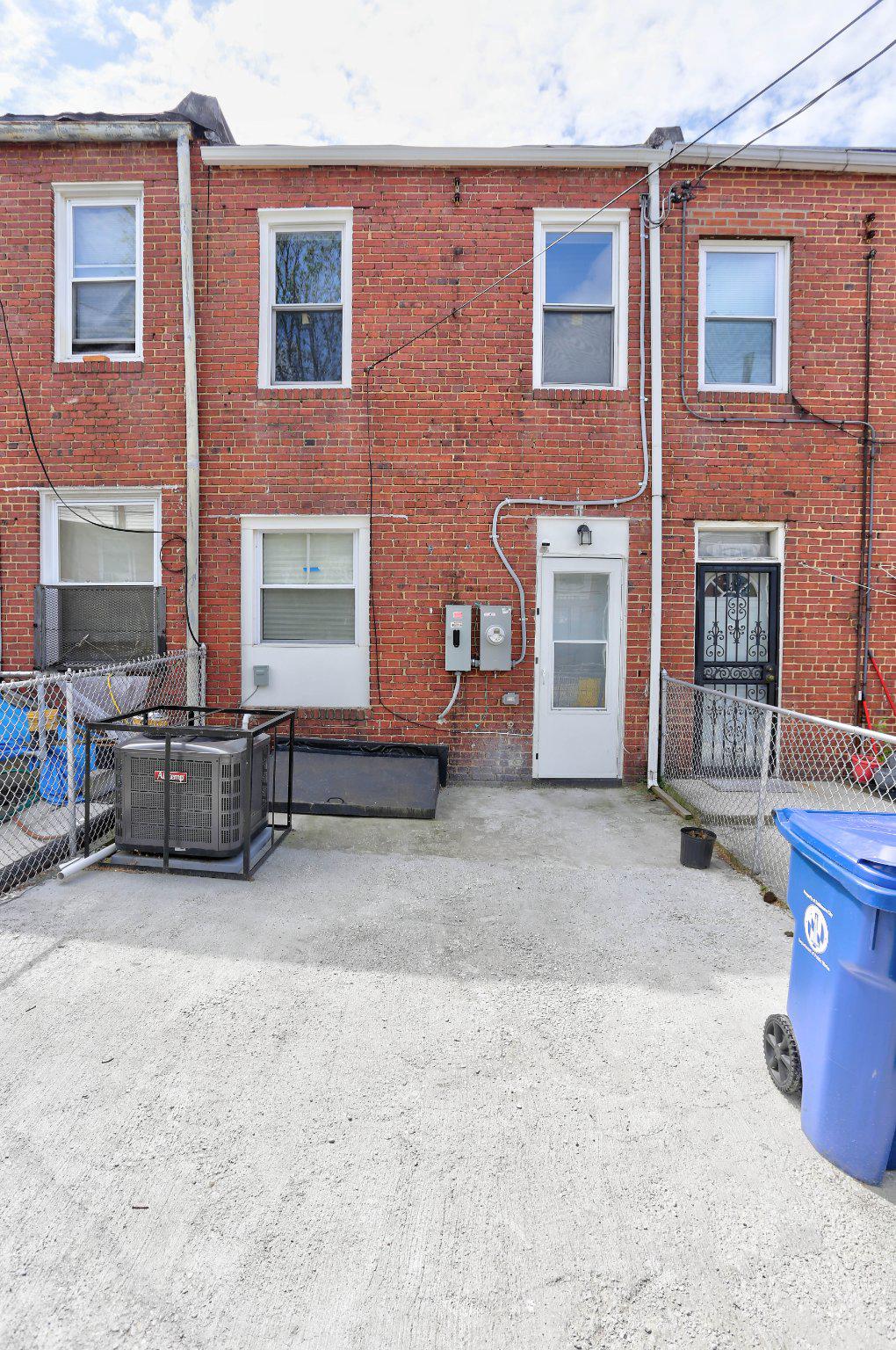 BROADWAY EAST - Residential