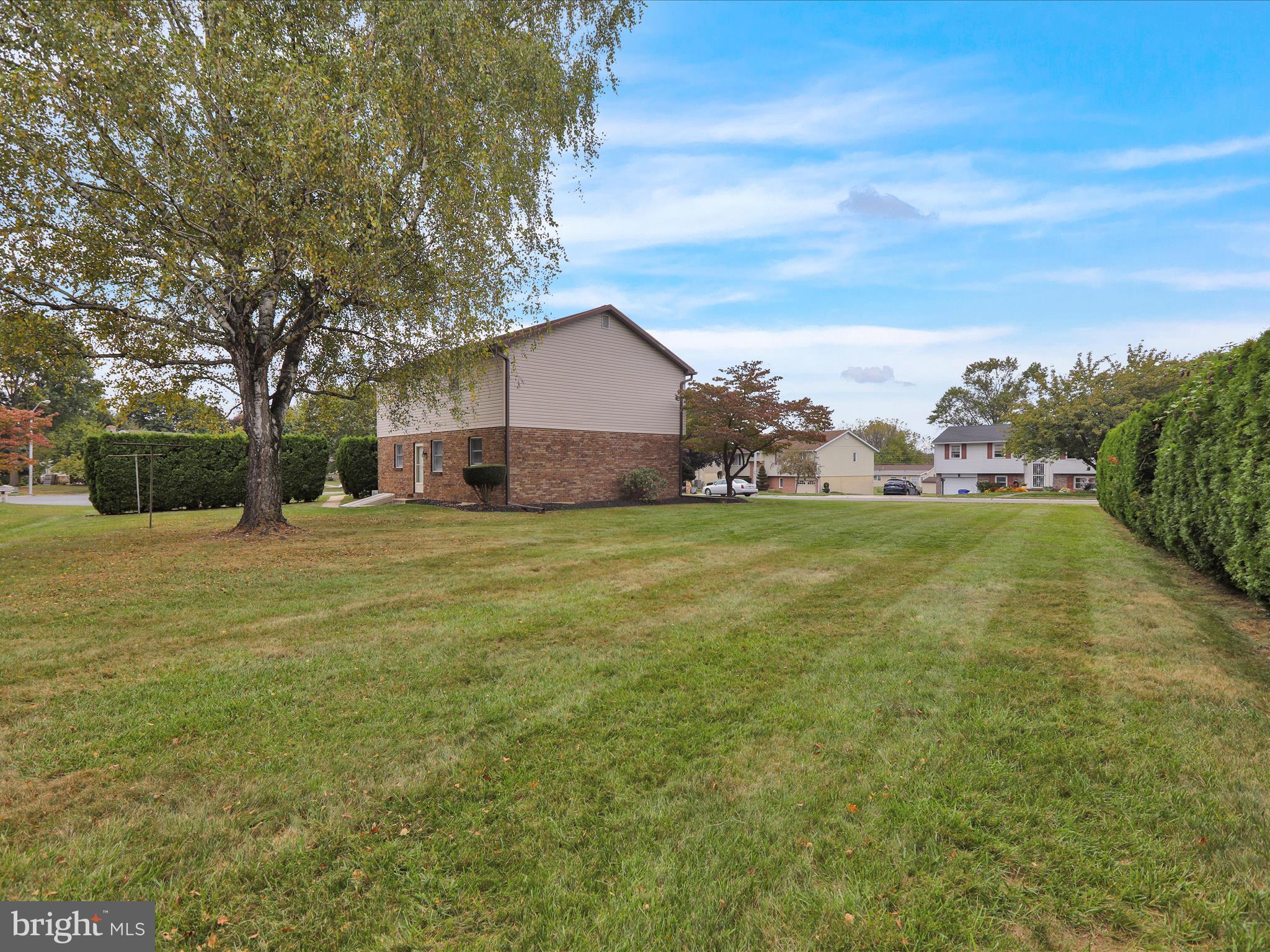 RICHMOND COMMONS - Residential