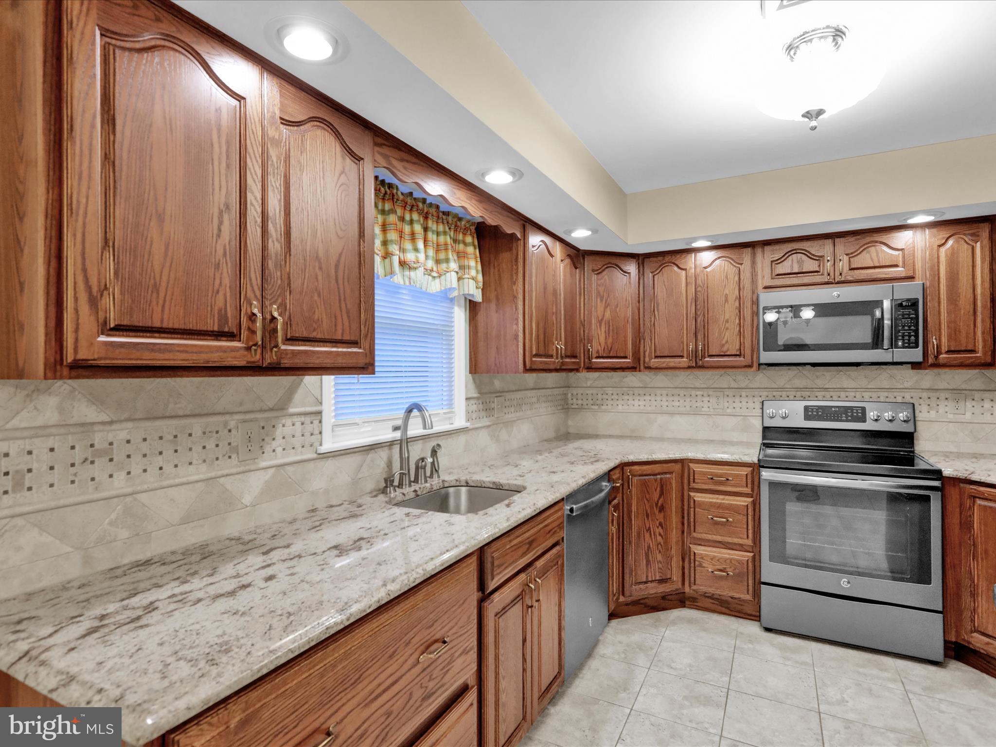 RICHMOND COMMONS - Residential