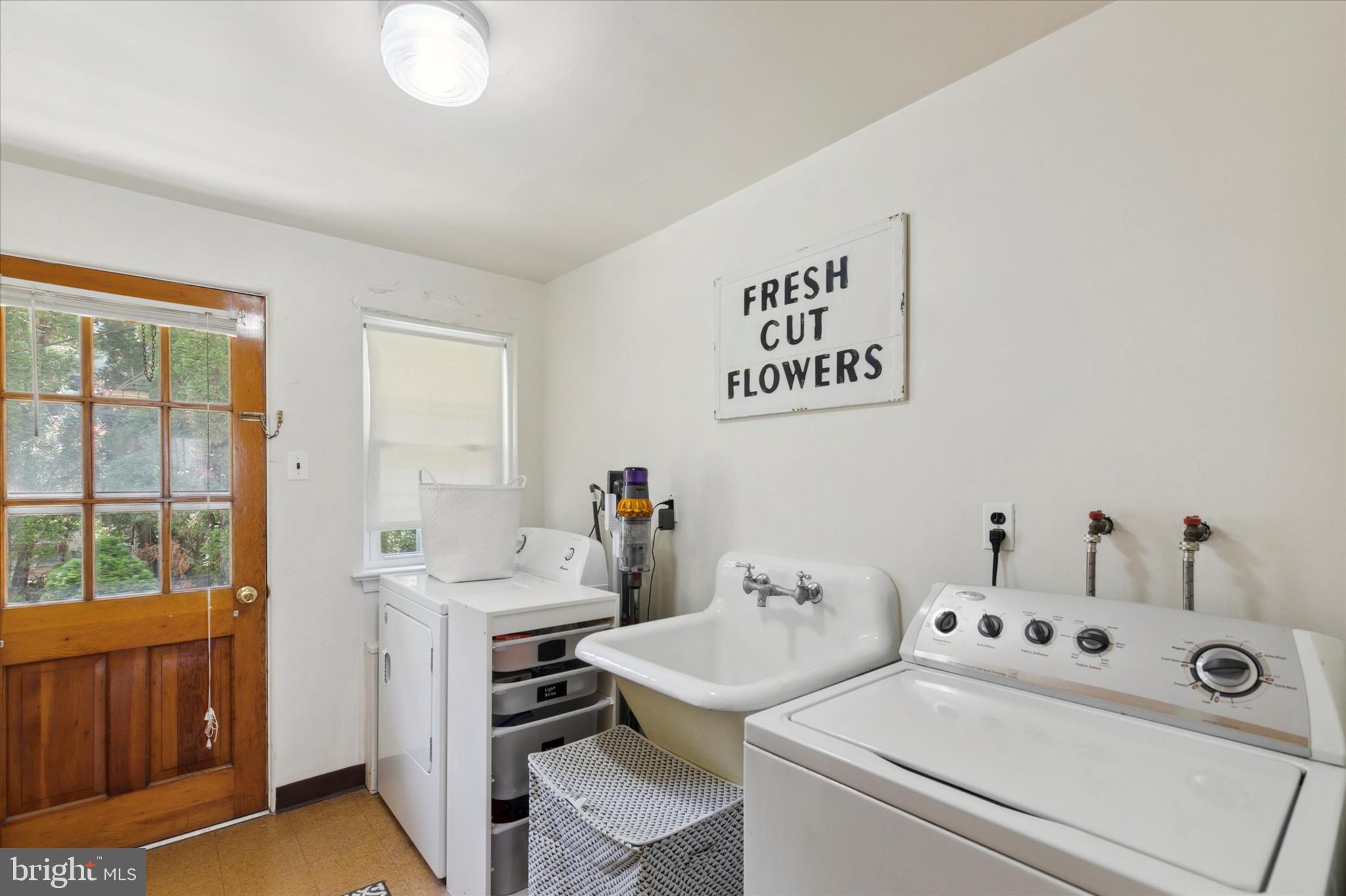 WAYNEWOODS - Residential Lease