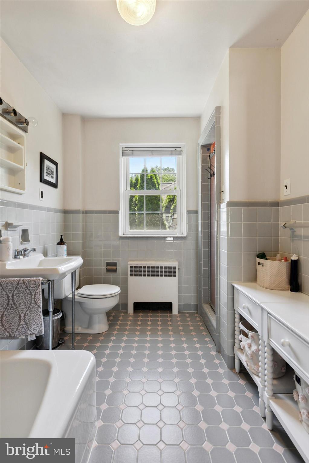 WAYNEWOODS - Residential Lease