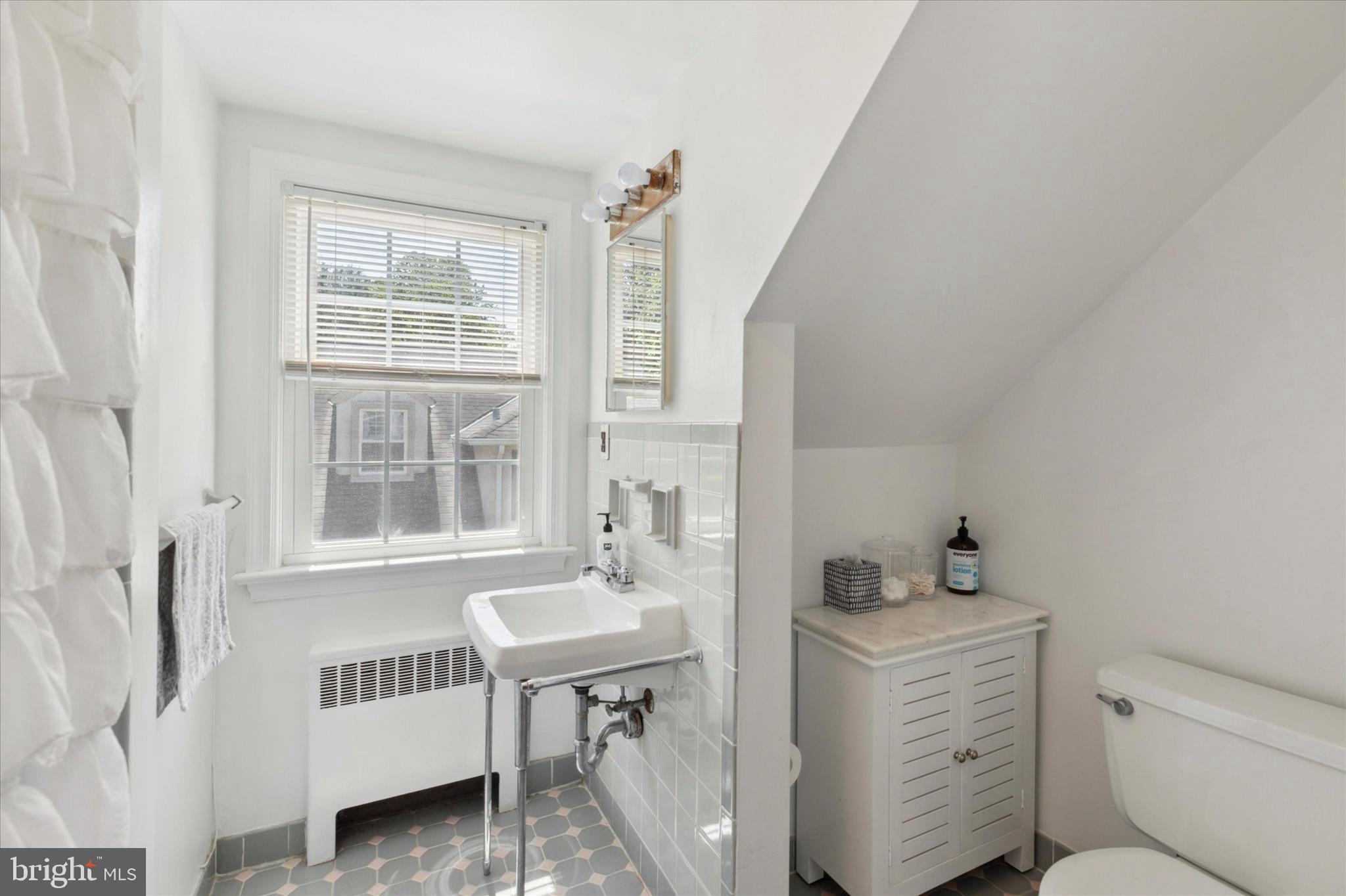 WAYNEWOODS - Residential Lease