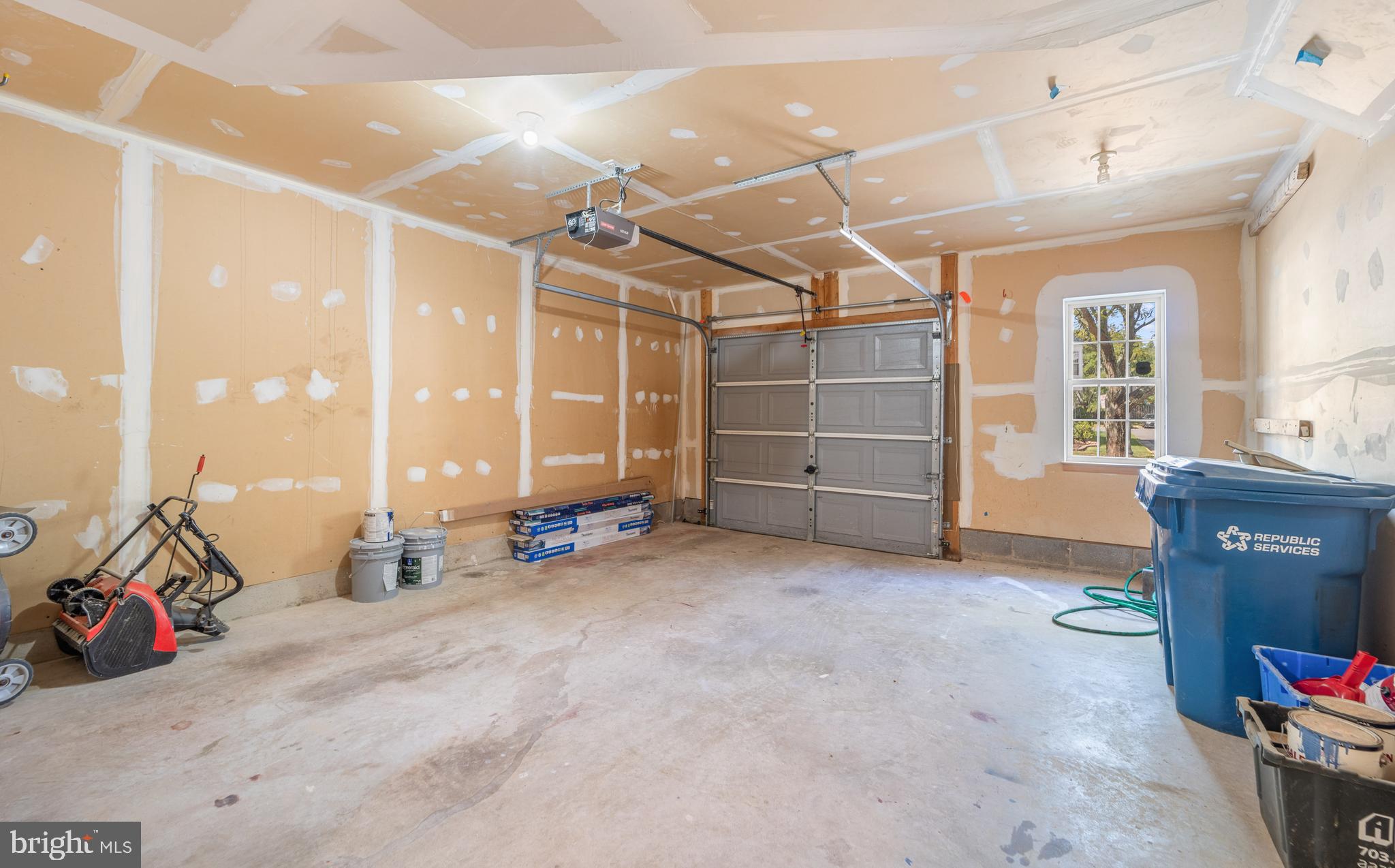 SOUTH RIDING - Residential Lease