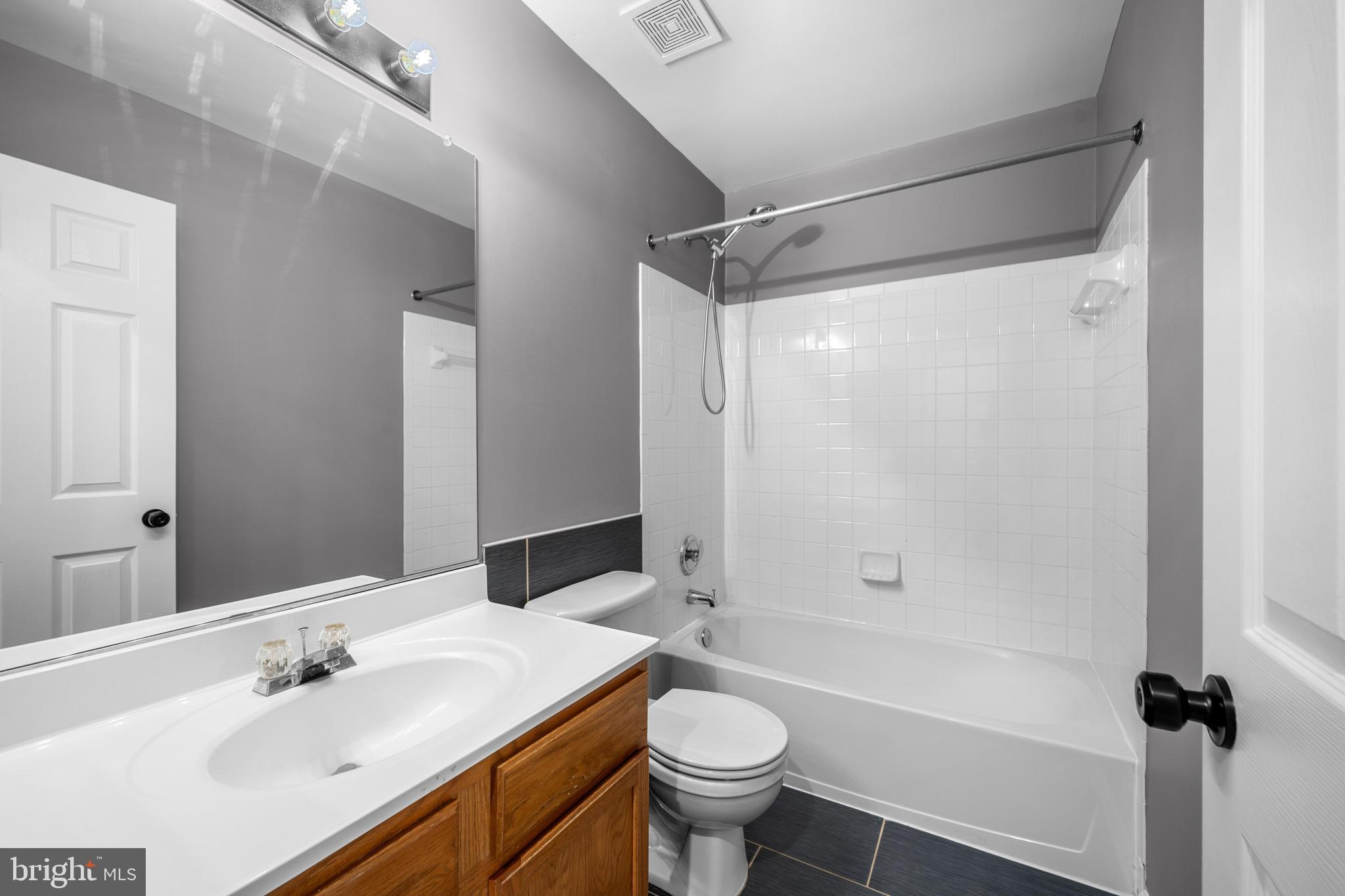 SOUTH RIDING - Residential Lease