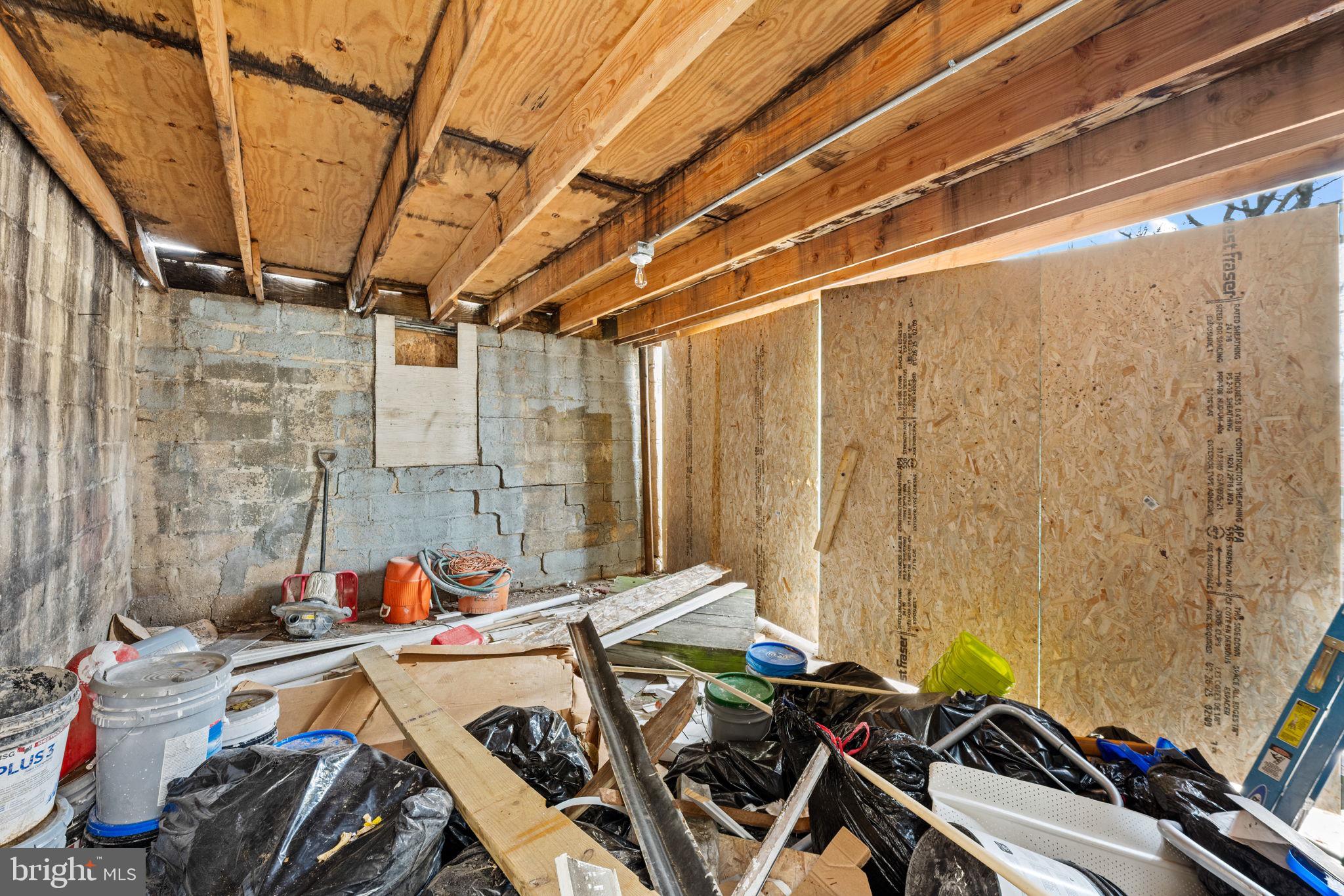 BROADWAY EAST - Residential Lease