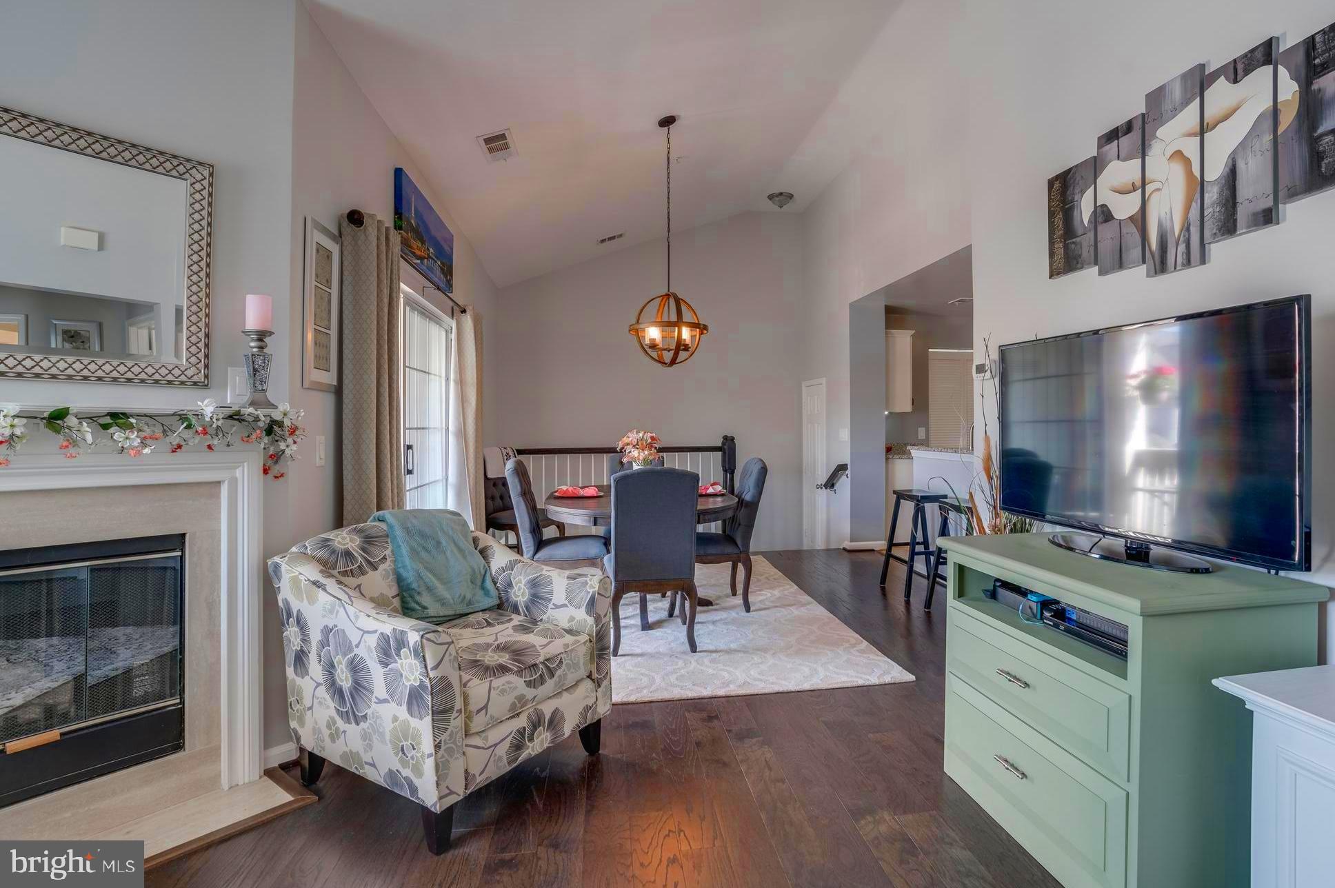 CHELSEA COURTS - Residential