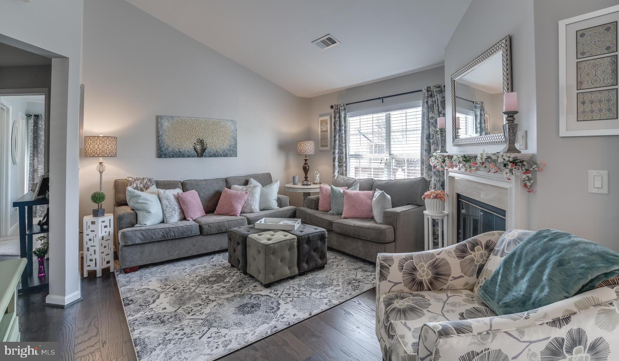 CHELSEA COURTS - Residential