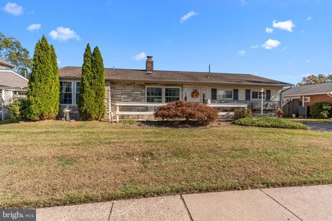 34 TULIP LANE LEVITTOWN PA 19054