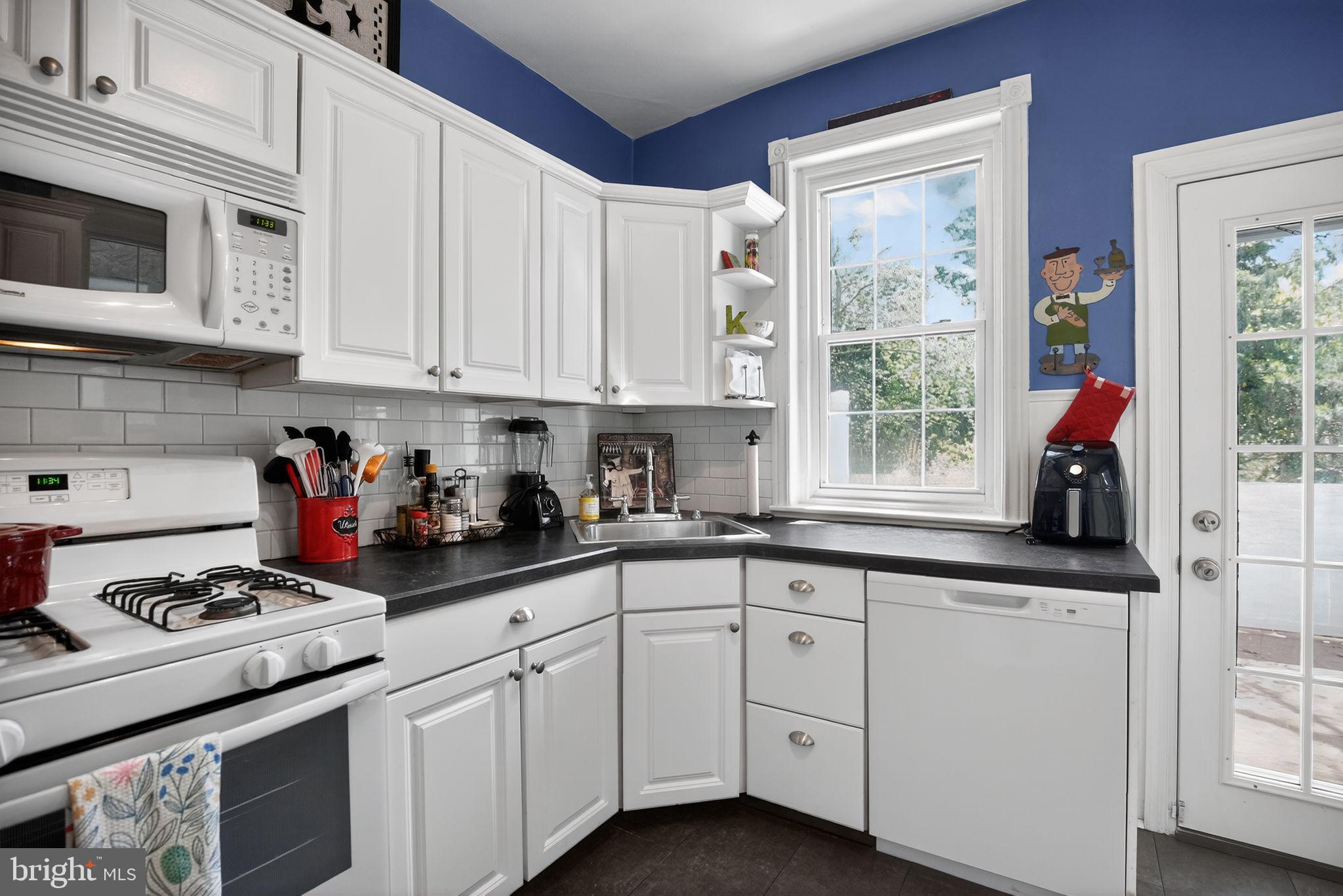 CHESTNUT HILL - Residential