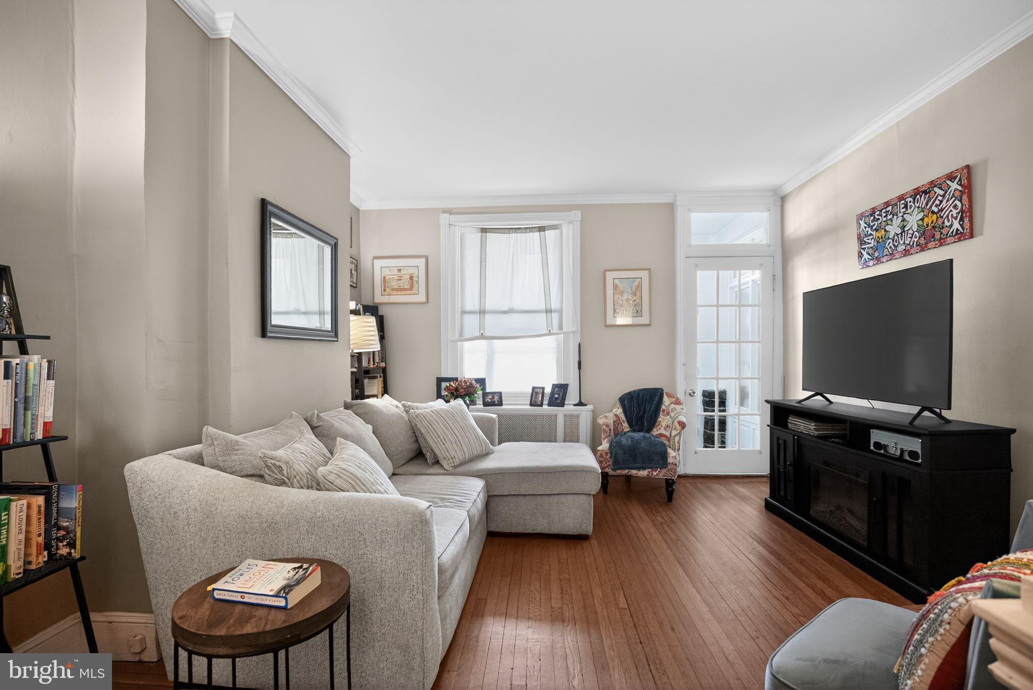 CHESTNUT HILL - Residential