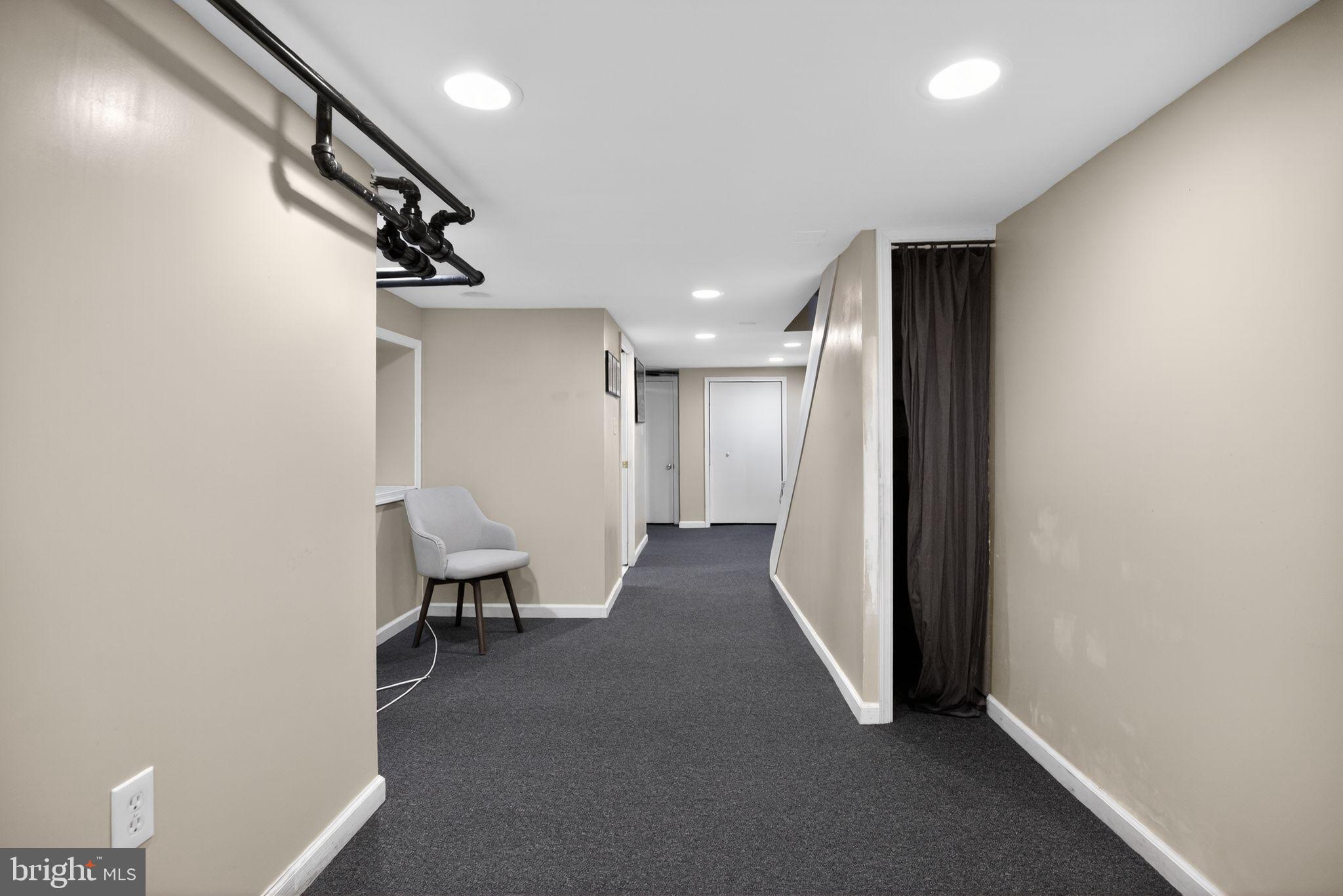 CHESTNUT HILL - Residential
