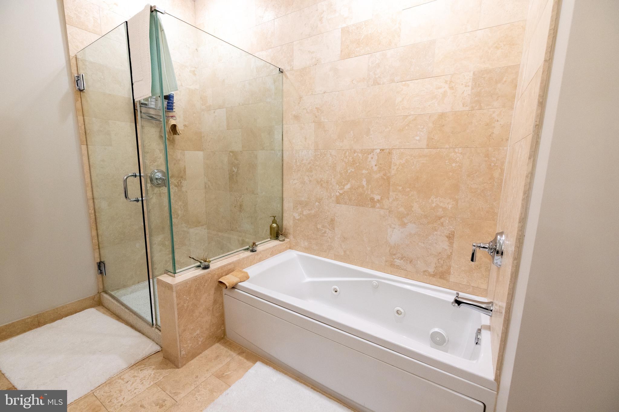 RIVER TOWER CHRIST L - Residential