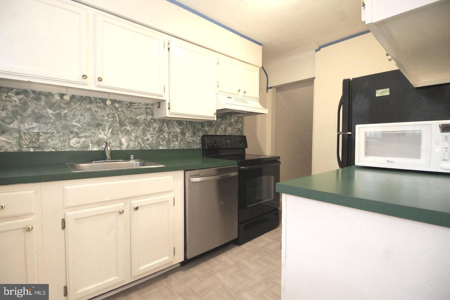 FAIRLINGTON GREEN - Residential Lease