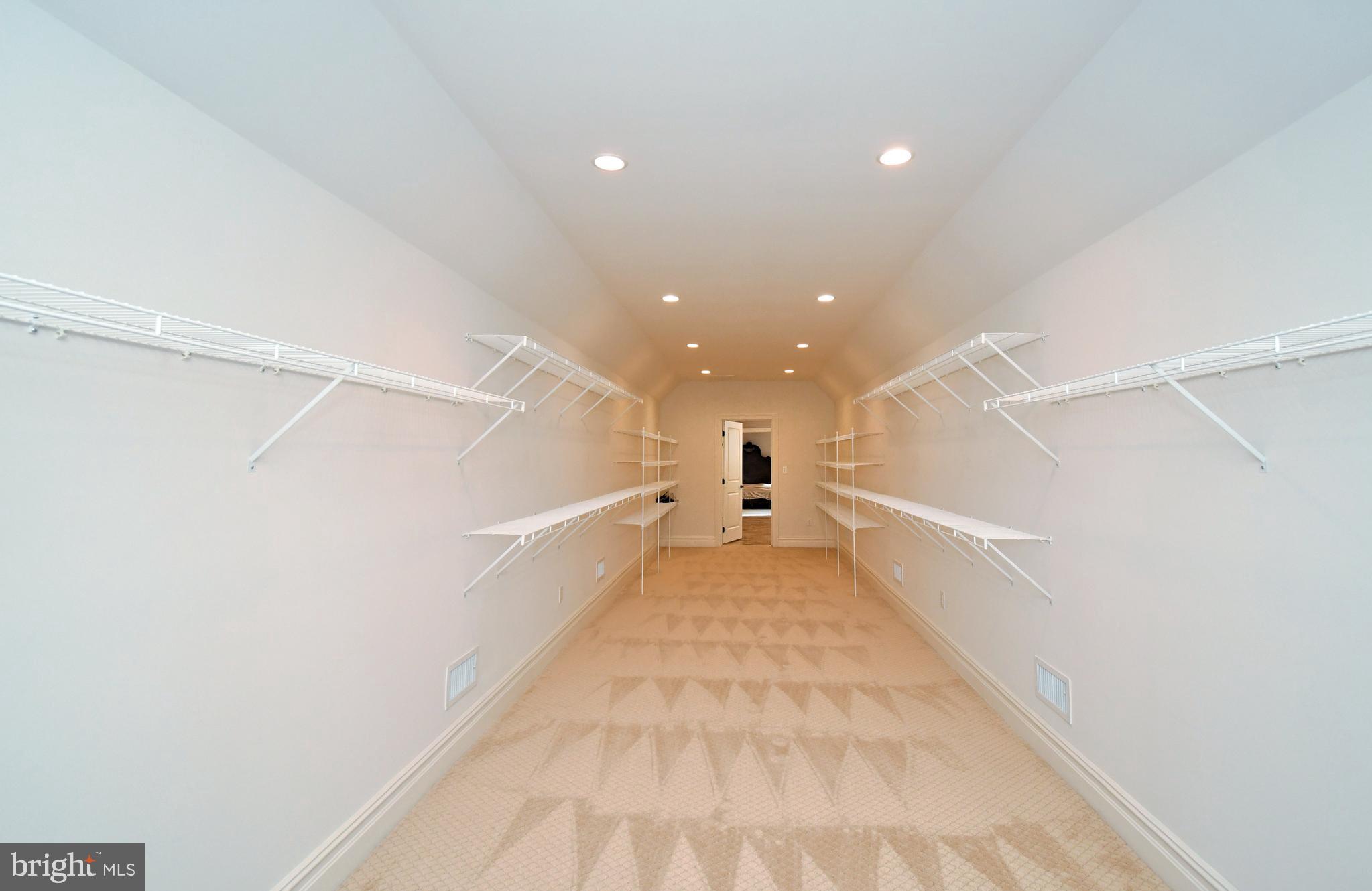 DUTCHESS FARM ESTS - Residential