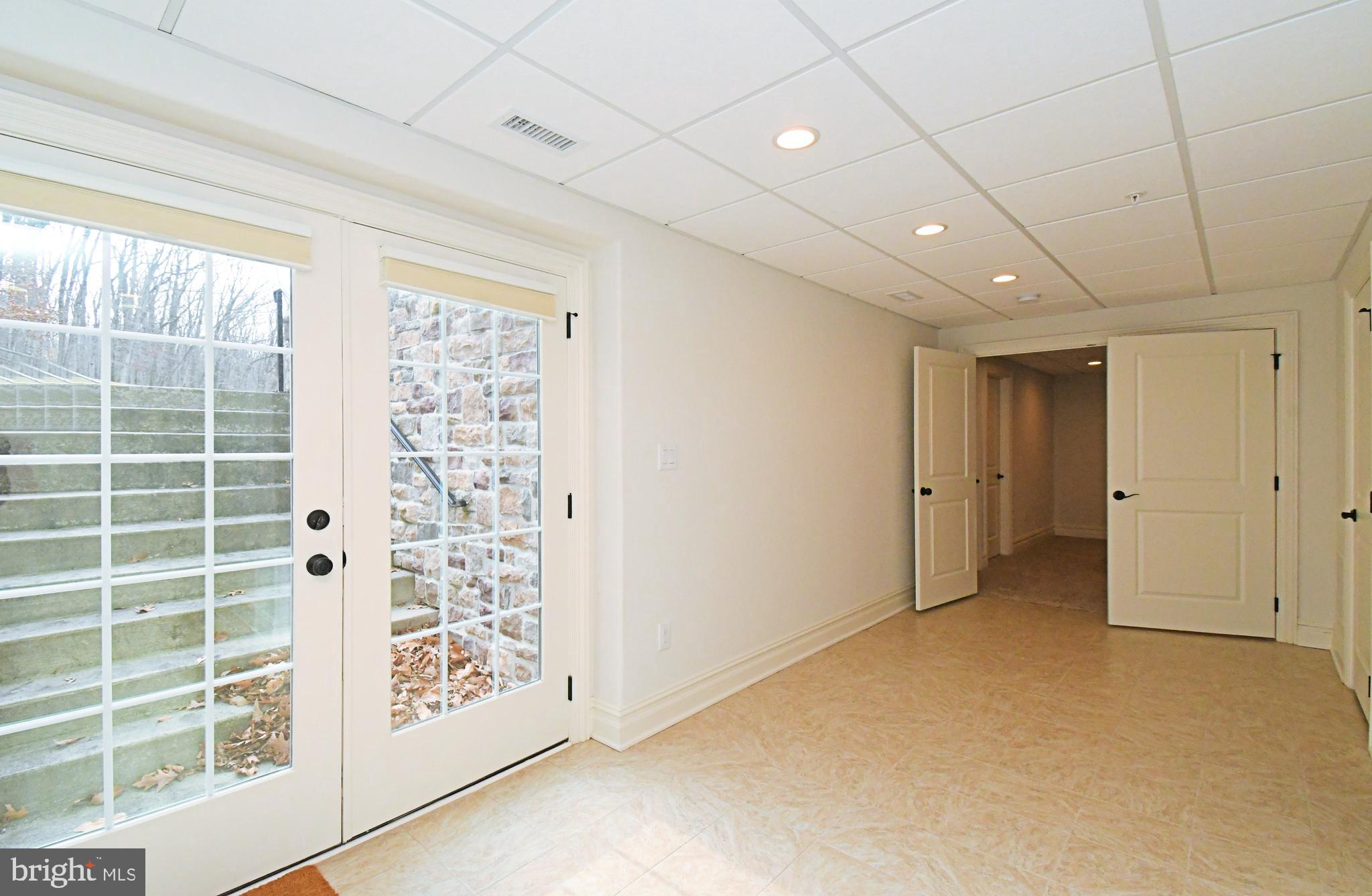 DUTCHESS FARM ESTS - Residential