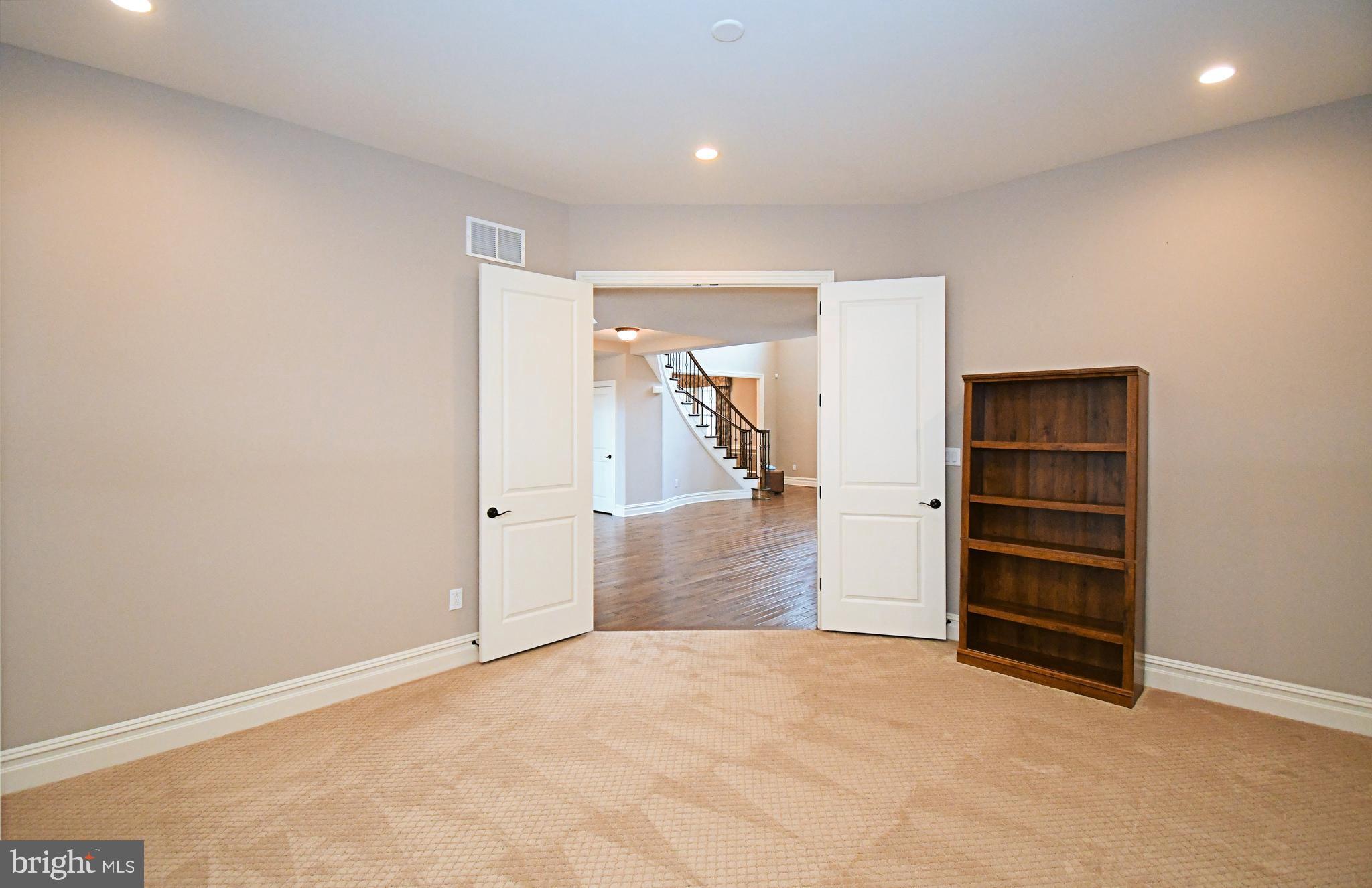 DUTCHESS FARM ESTS - Residential