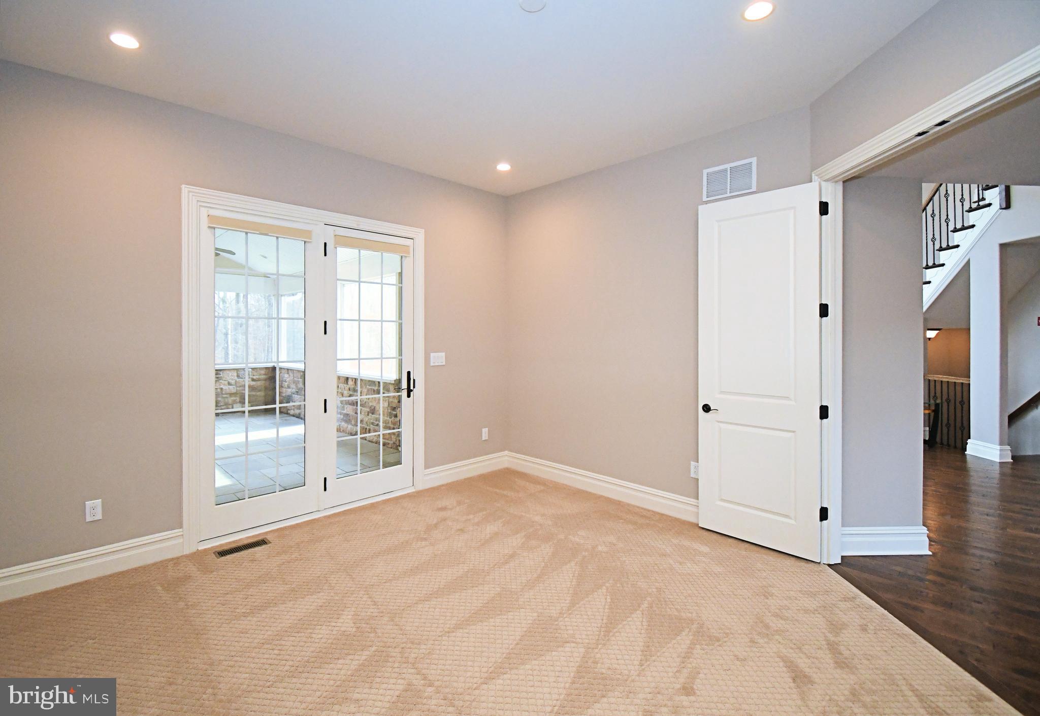 DUTCHESS FARM ESTS - Residential