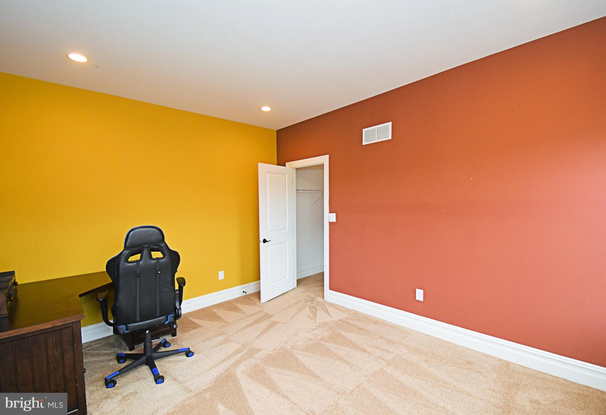 DUTCHESS FARM ESTS - Residential