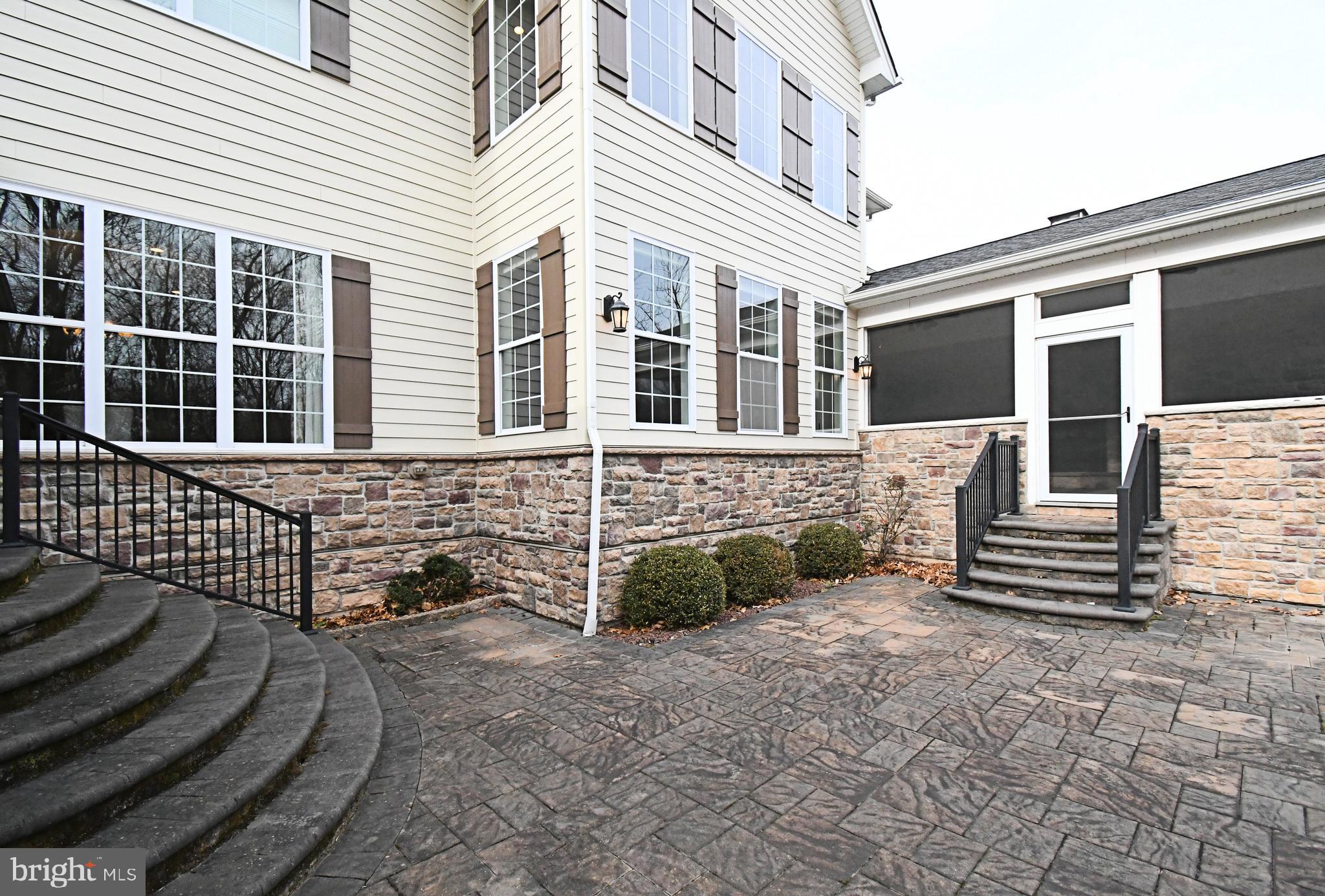 DUTCHESS FARM ESTS - Residential