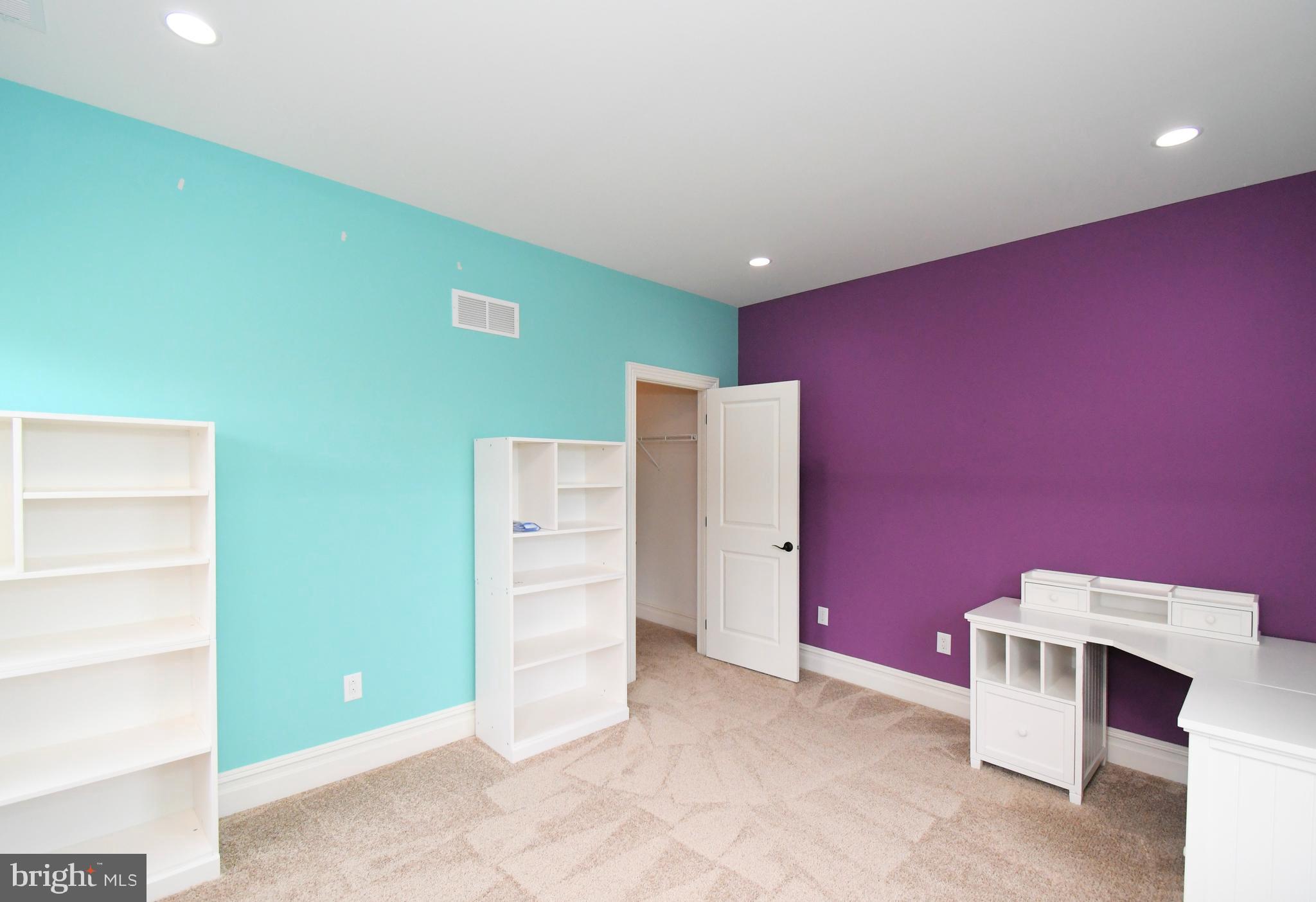 DUTCHESS FARM ESTS - Residential