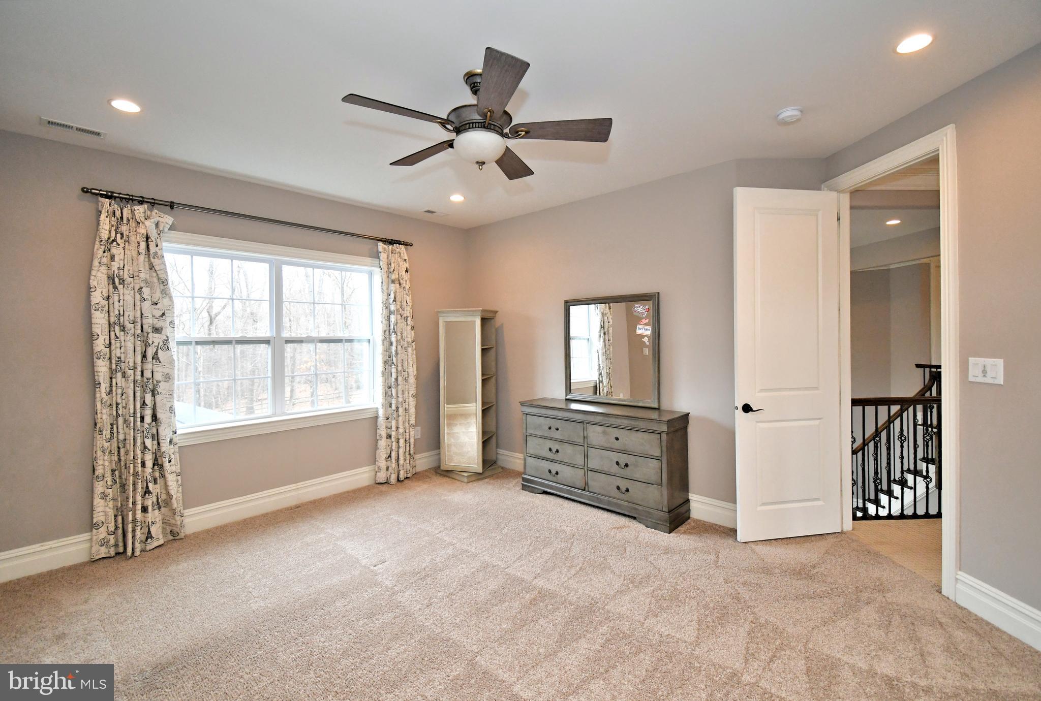 DUTCHESS FARM ESTS - Residential