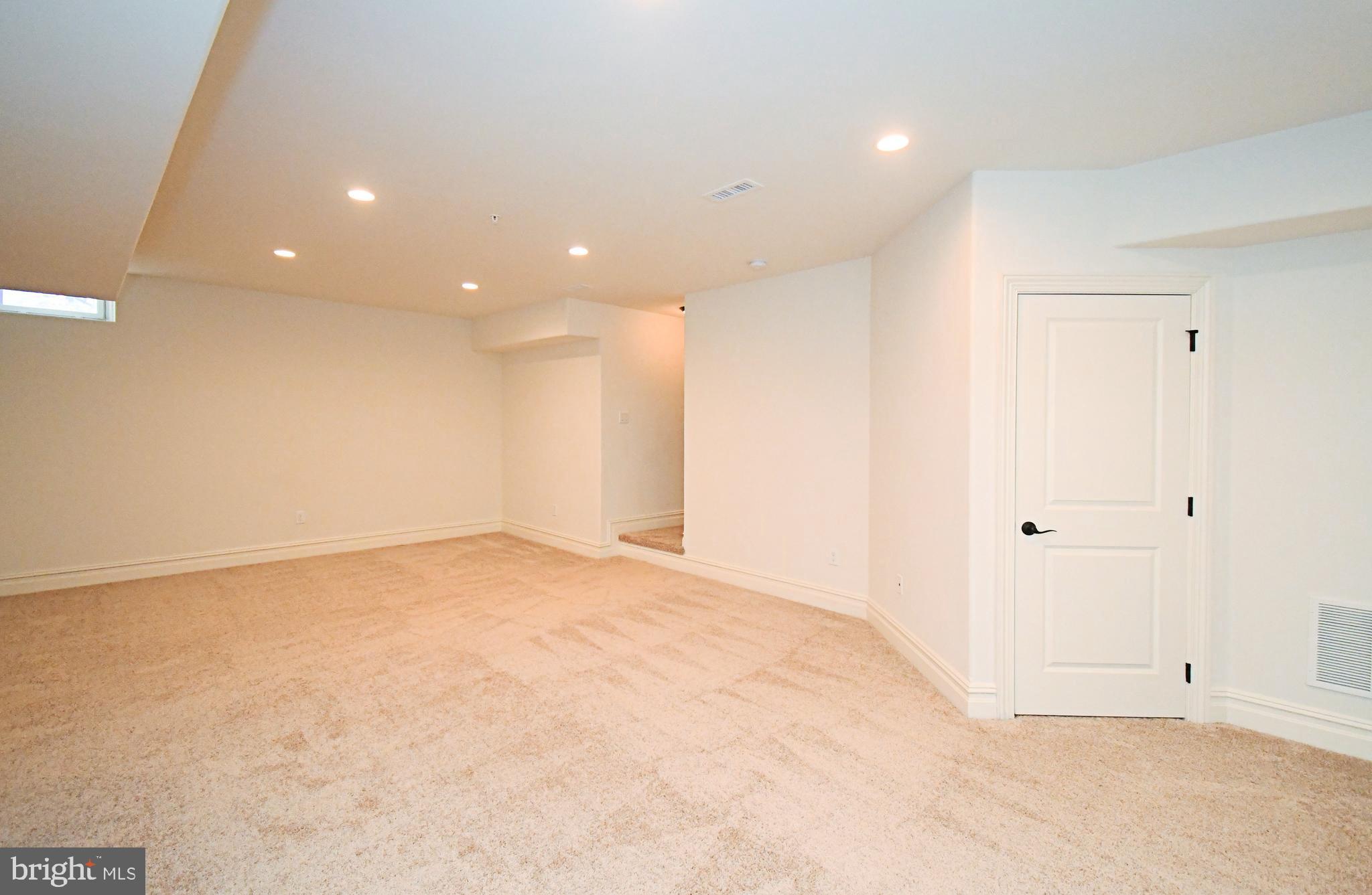 DUTCHESS FARM ESTS - Residential