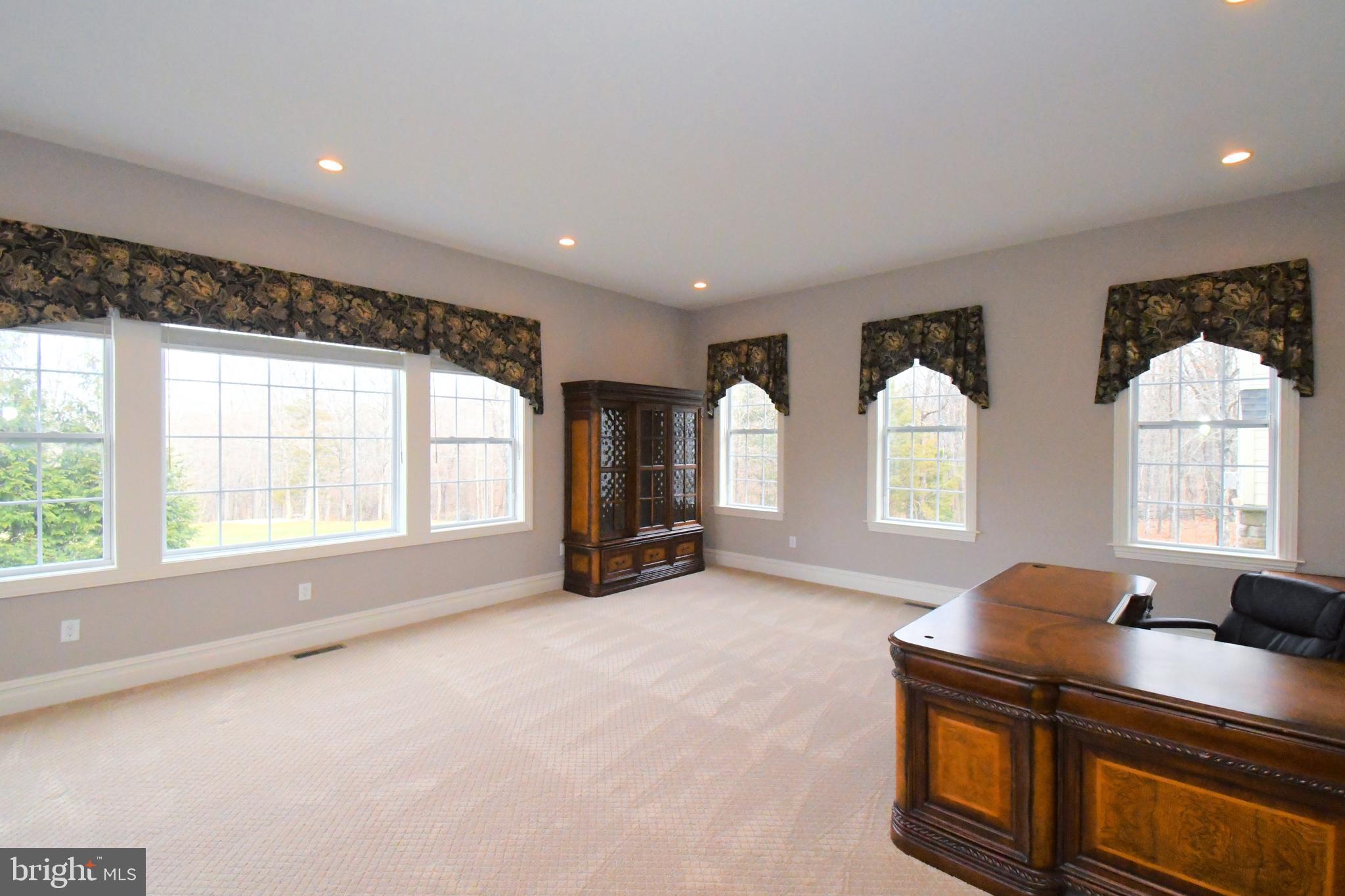 DUTCHESS FARM ESTS - Residential