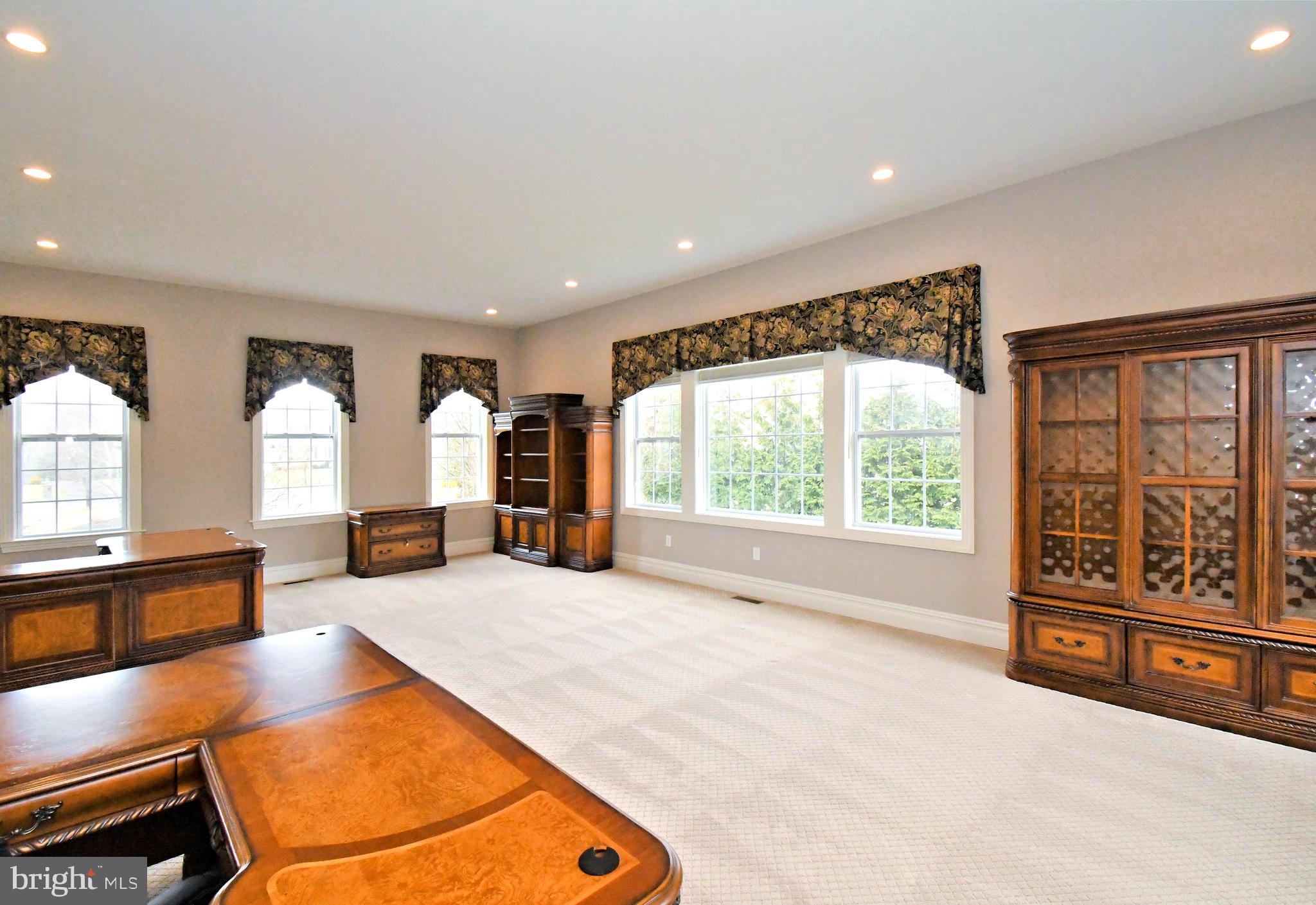 DUTCHESS FARM ESTS - Residential