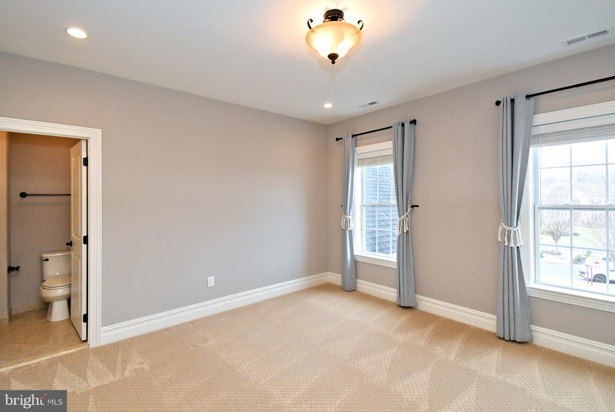 DUTCHESS FARM ESTS - Residential