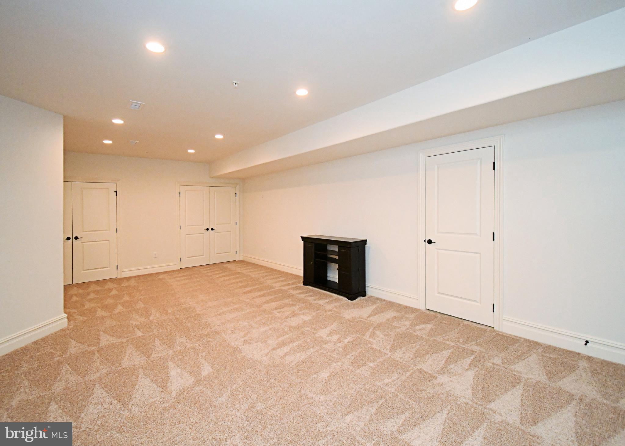 DUTCHESS FARM ESTS - Residential