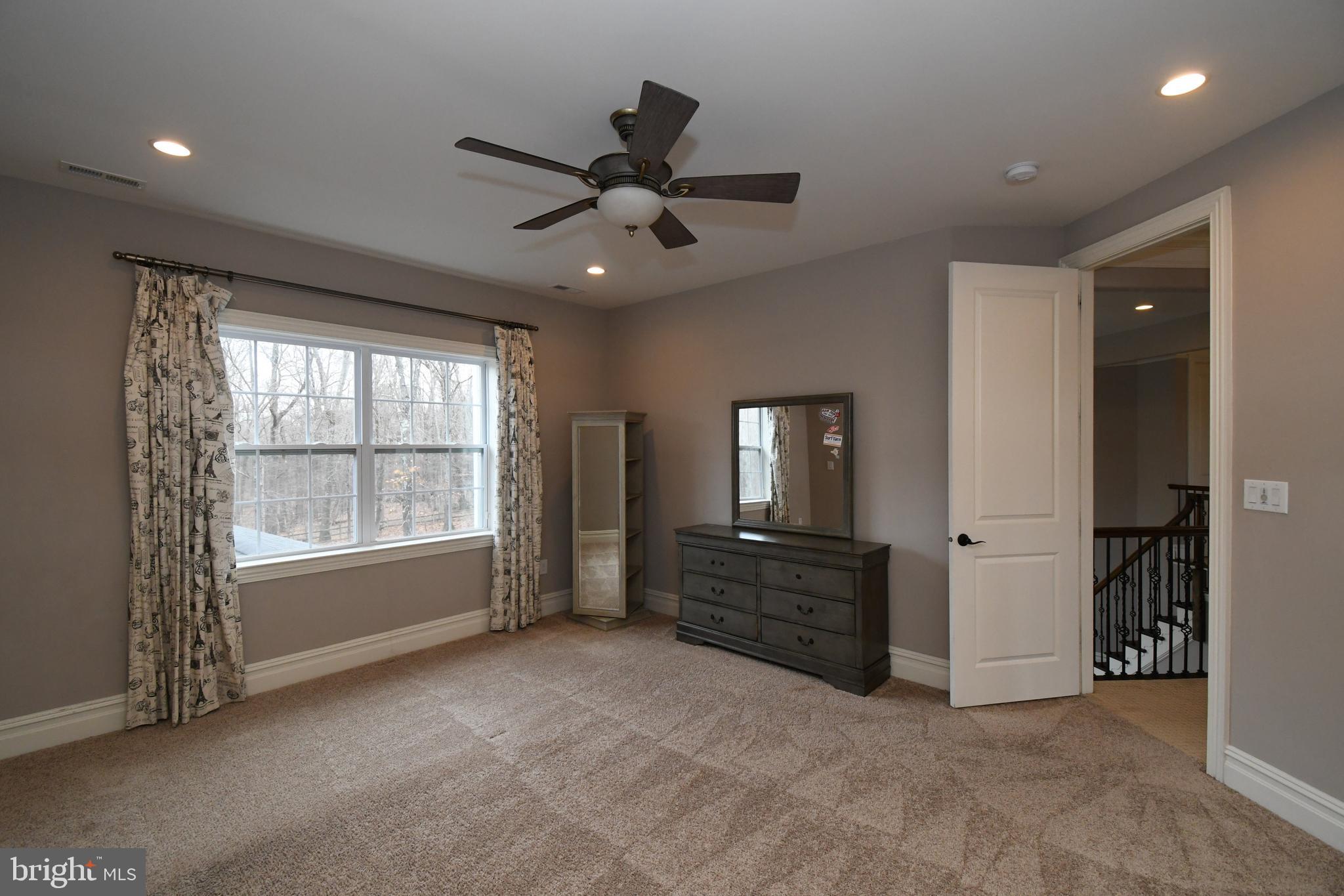 DUTCHESS FARM ESTS - Residential