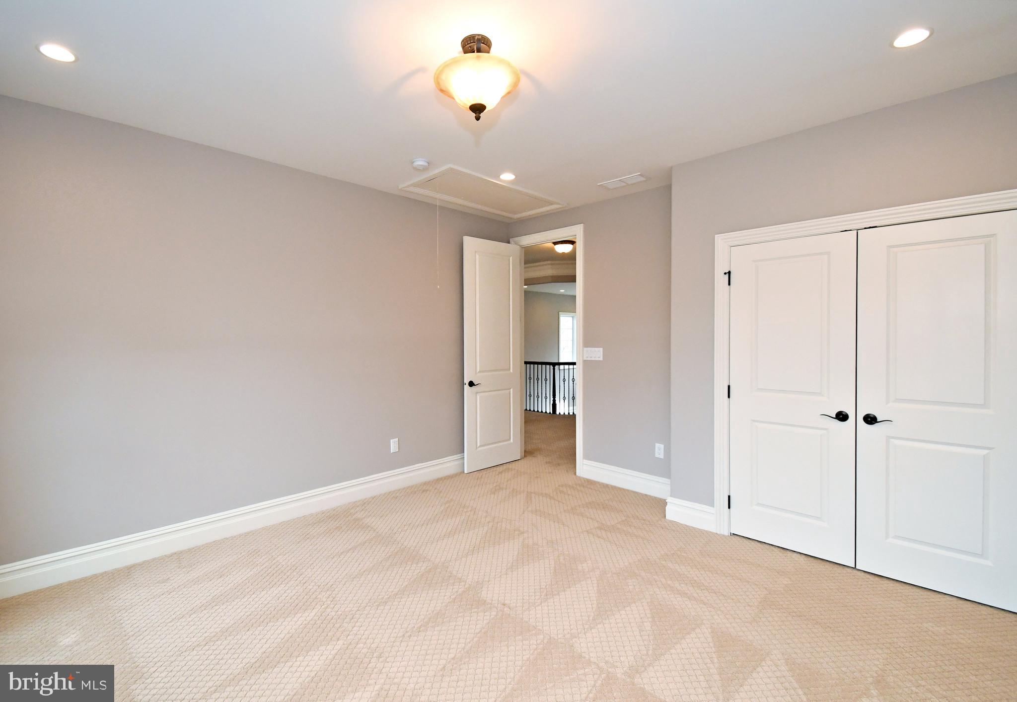 DUTCHESS FARM ESTS - Residential