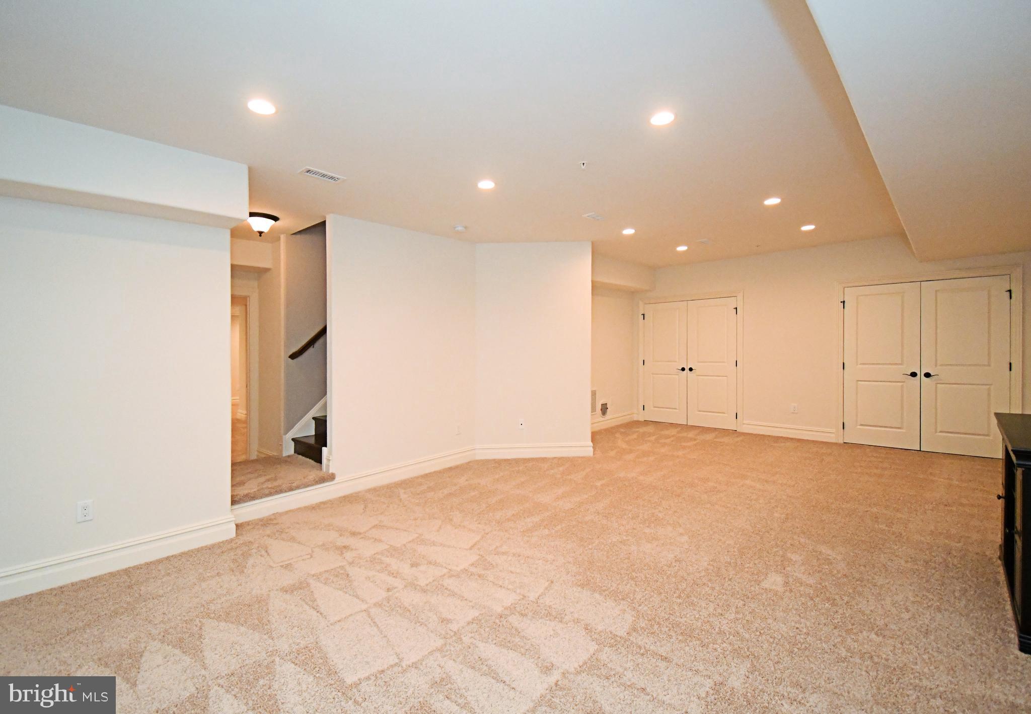 DUTCHESS FARM ESTS - Residential