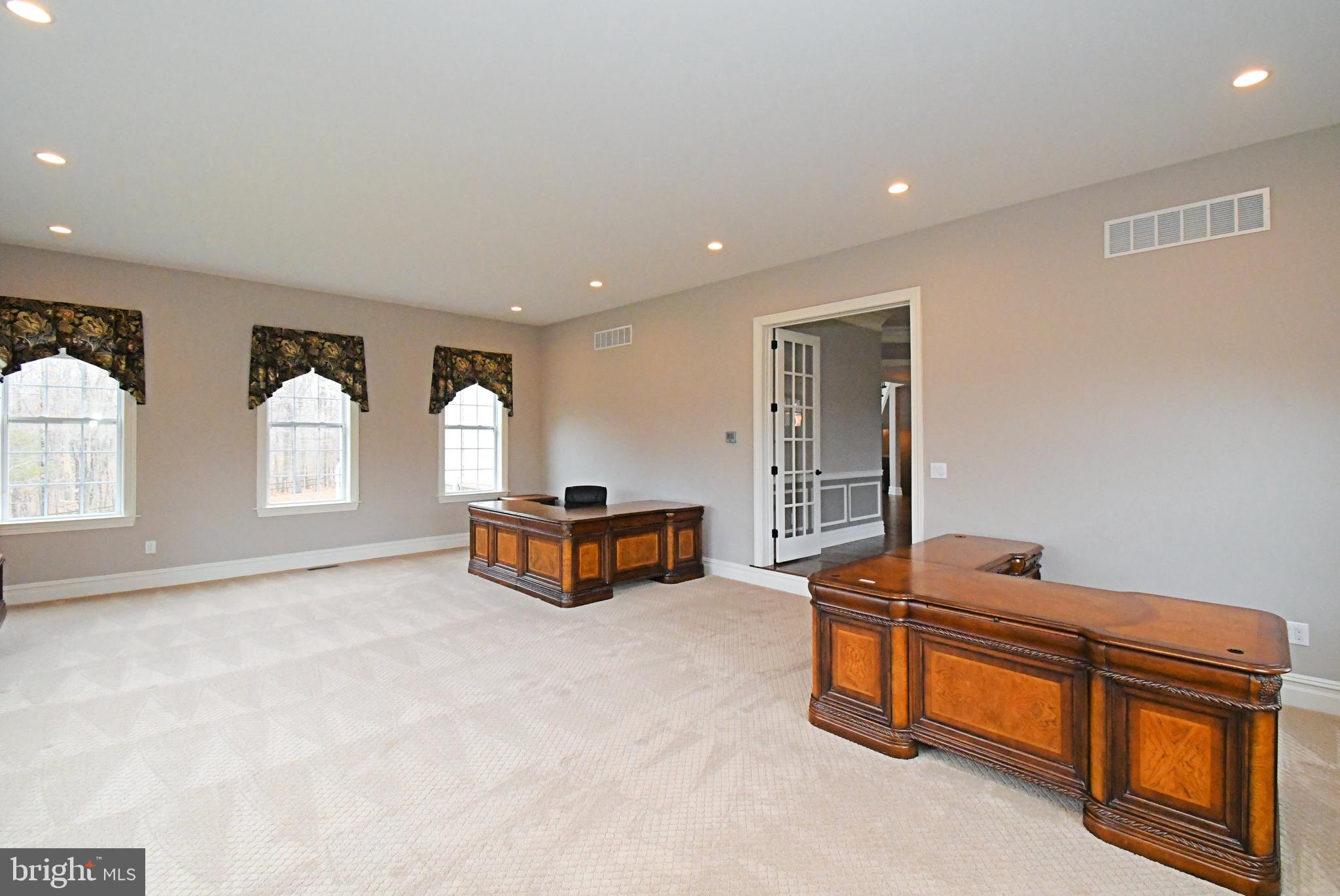 DUTCHESS FARM ESTS - Residential