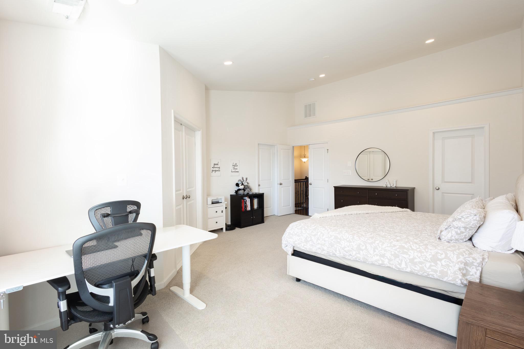 LOUDOUN VALLEY ESTATES 2 - Residential Lease