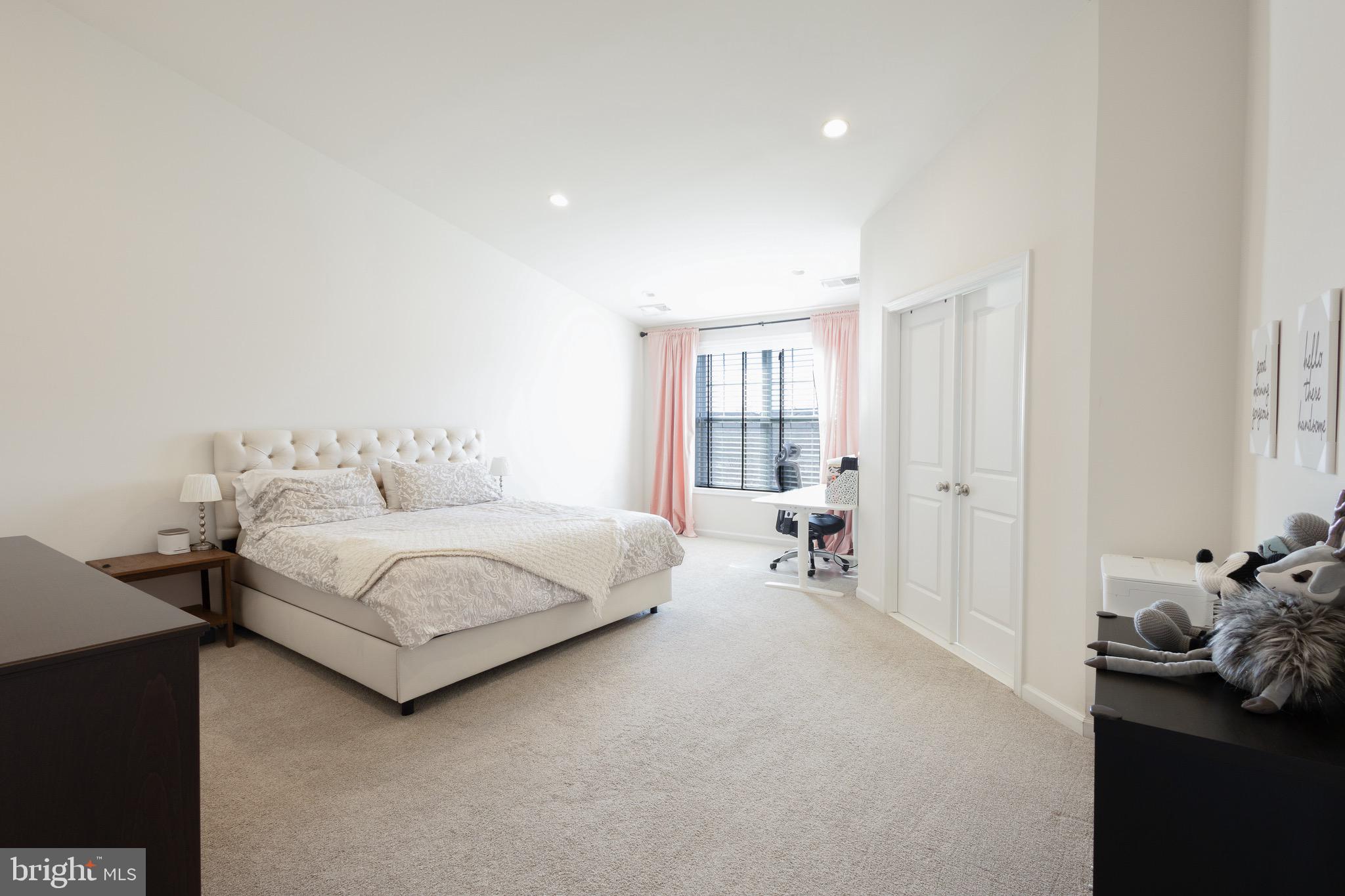 LOUDOUN VALLEY ESTATES 2 - Residential Lease