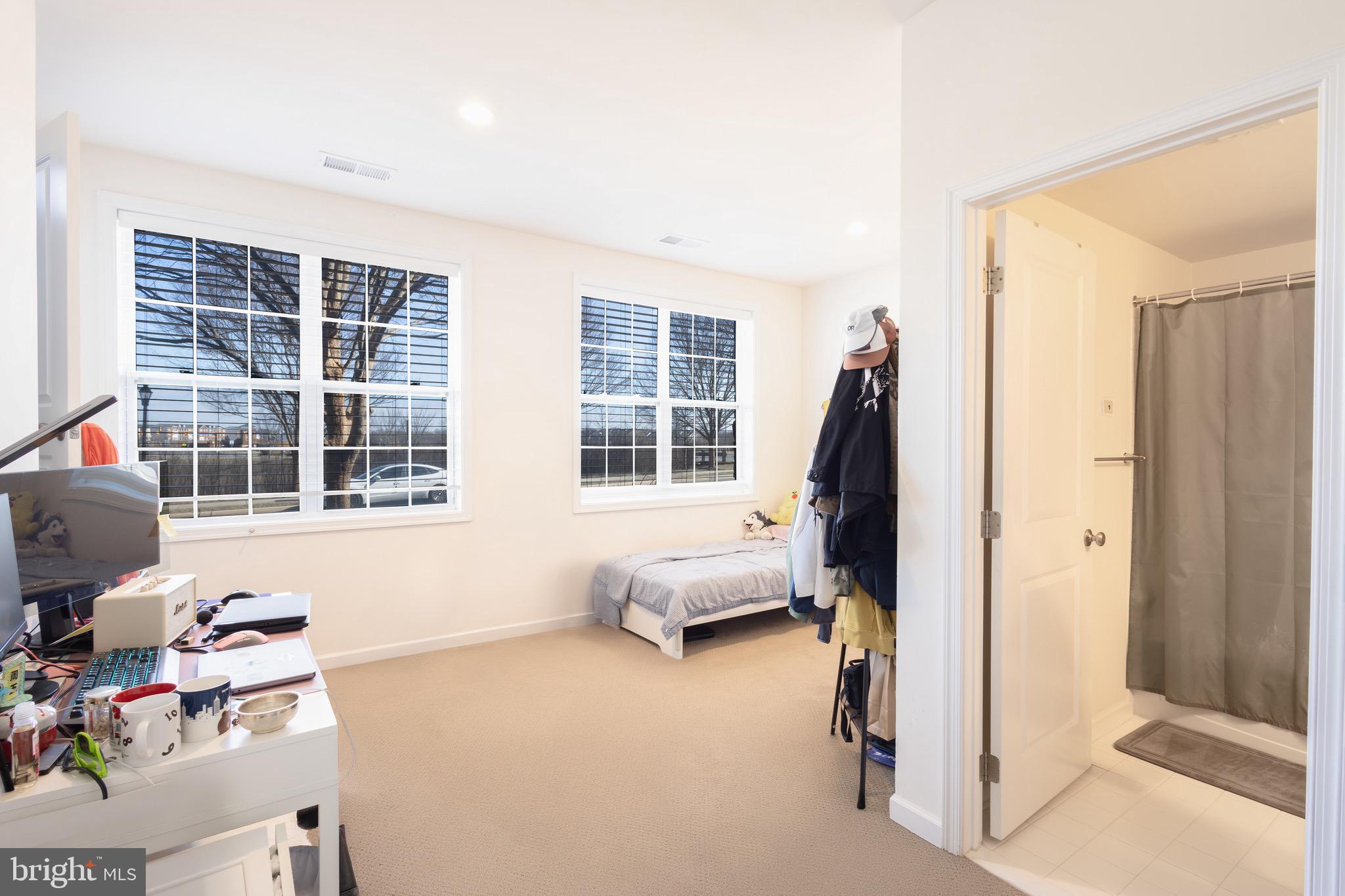 LOUDOUN VALLEY ESTATES 2 - Residential Lease