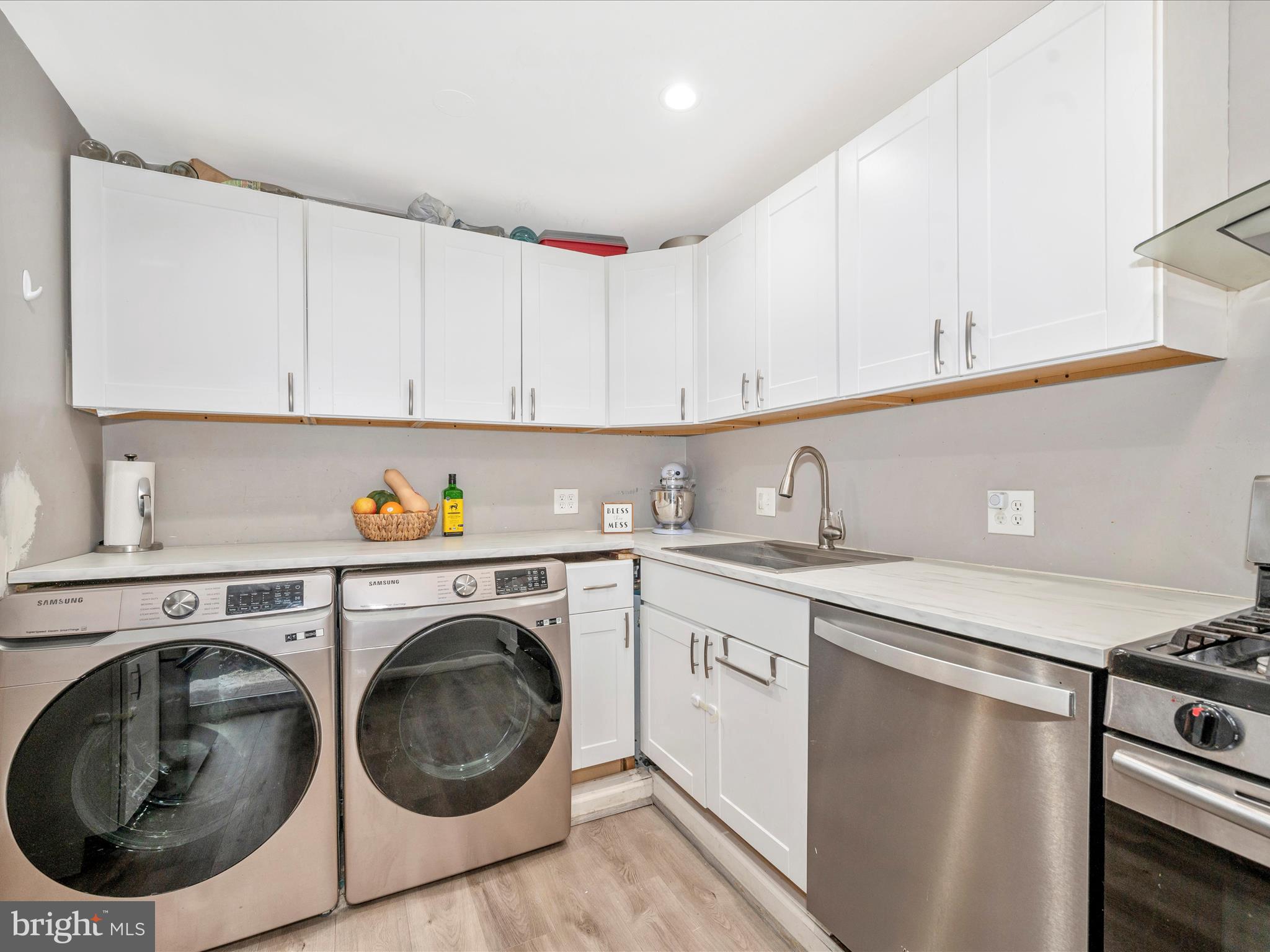 MONTCLAIR MANOR - Residential