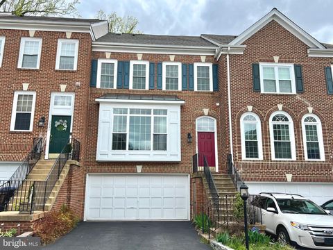 Townhouse For Rent - 3384 Governors Crest Court<br/> Fairfax County, ALEXANDRIA, VA 22310